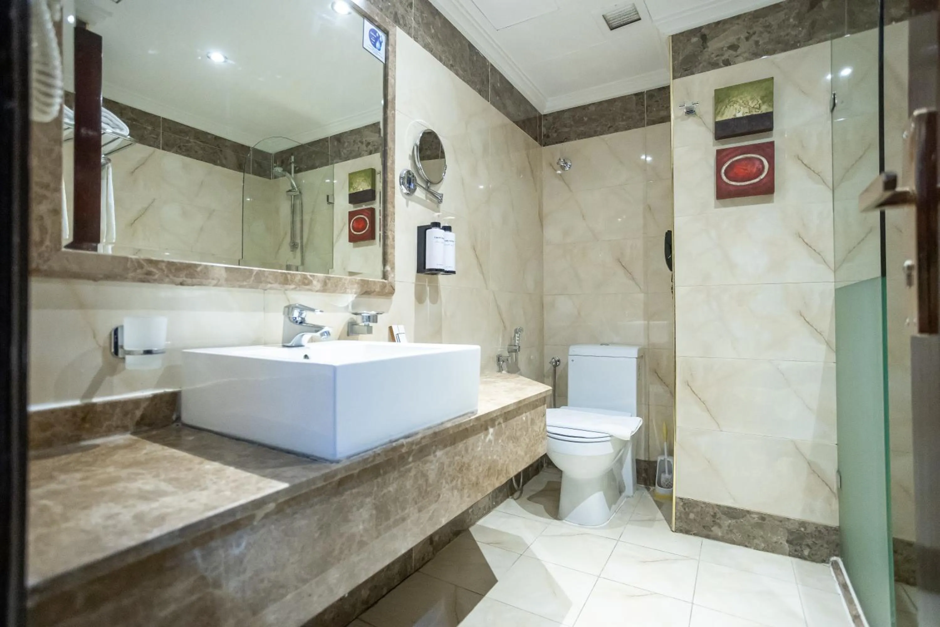 Bathroom in Golden Tulip Al Shakreen