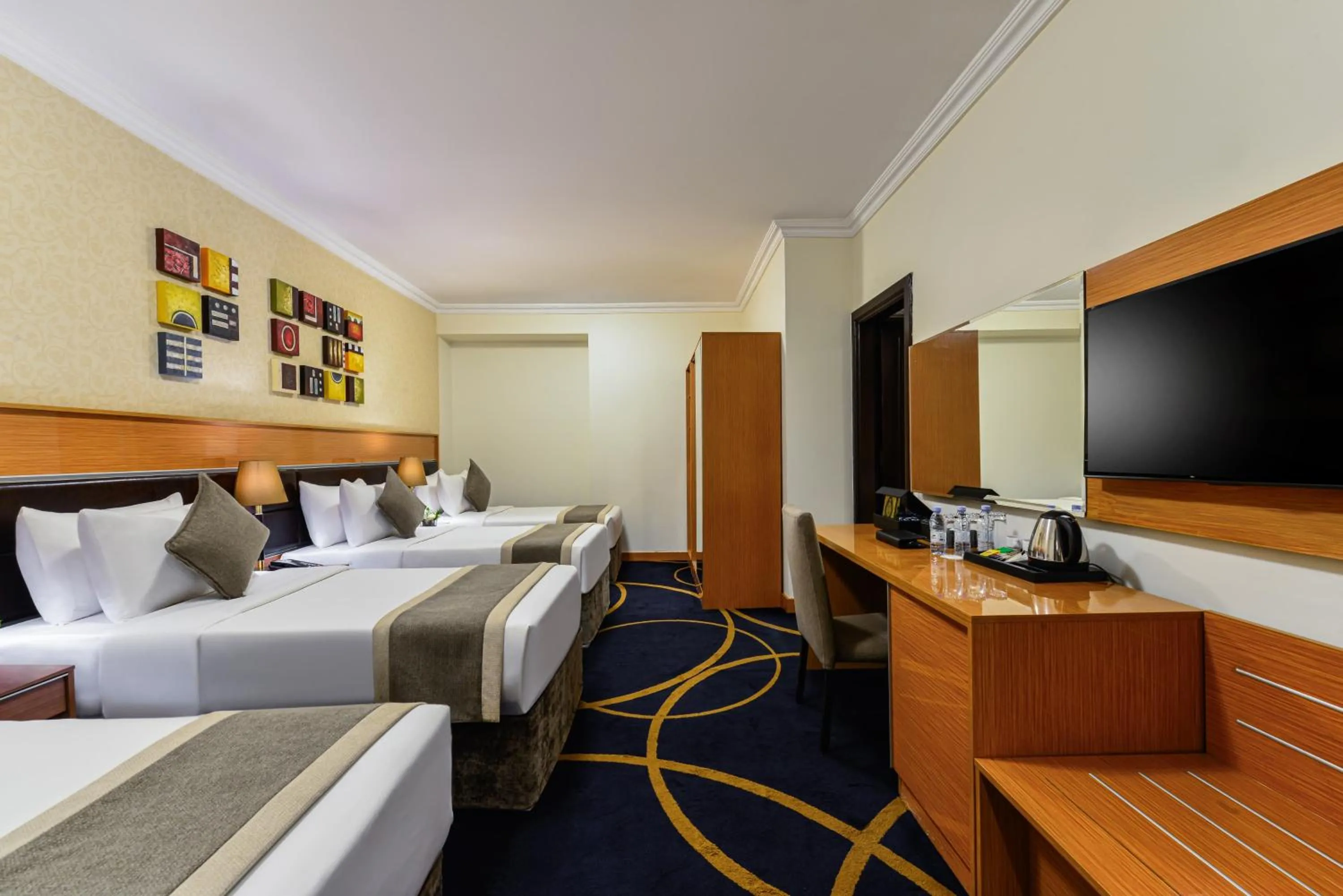 Photo of the whole room, Bed in Golden Tulip Al Shakreen