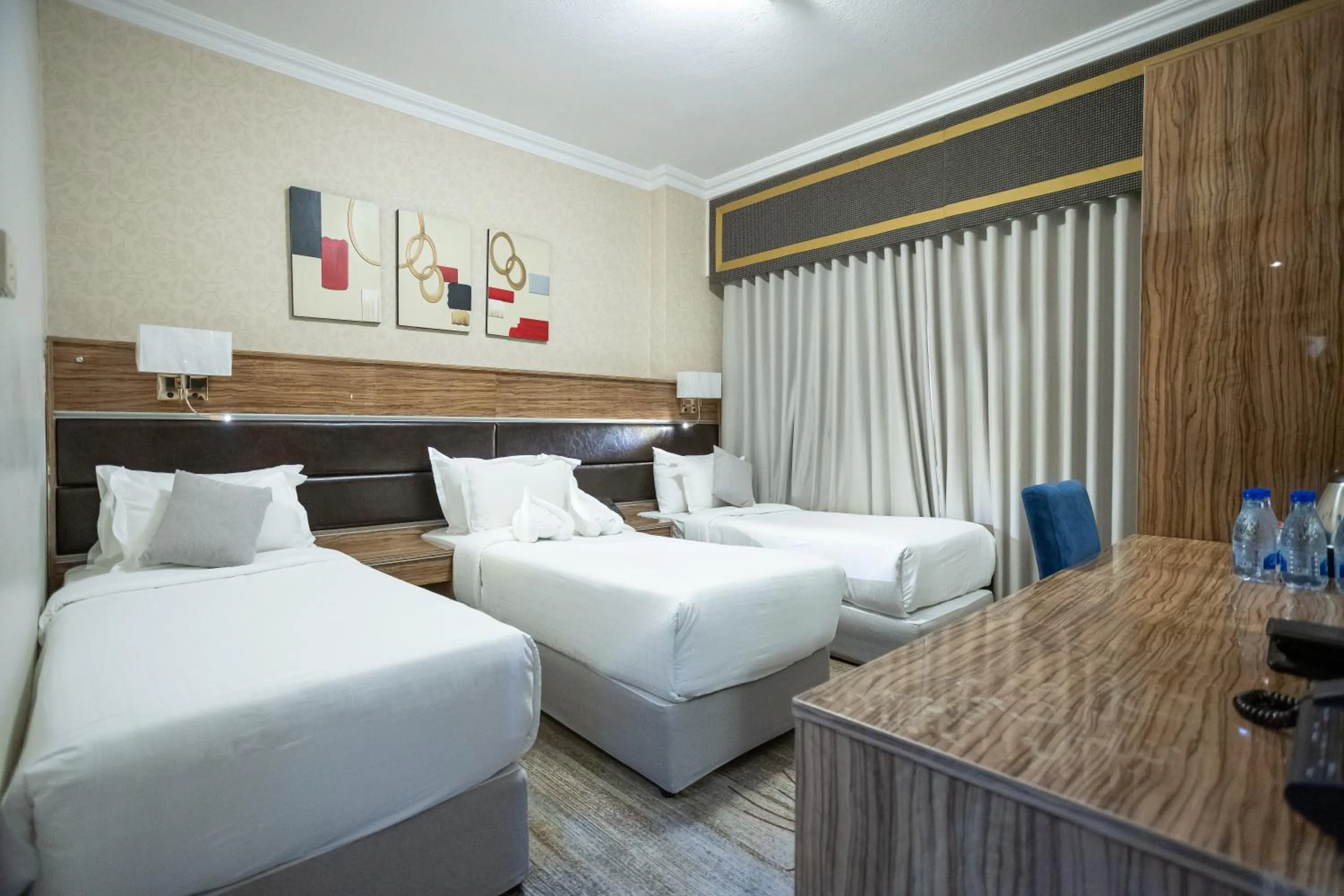 Bedroom, Bed in Golden Tulip Al Shakreen