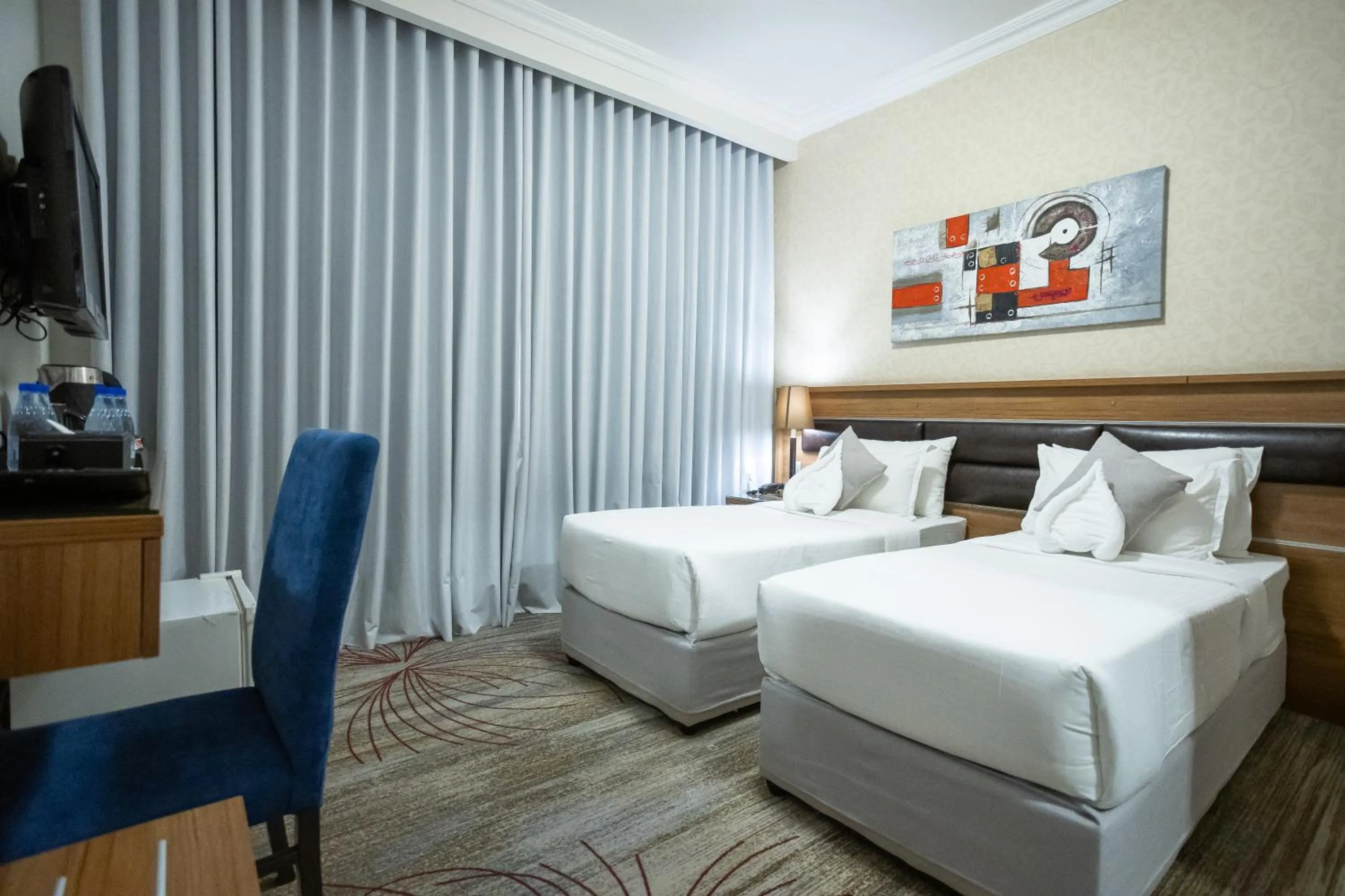 Bedroom, Bed in Golden Tulip Al Shakreen