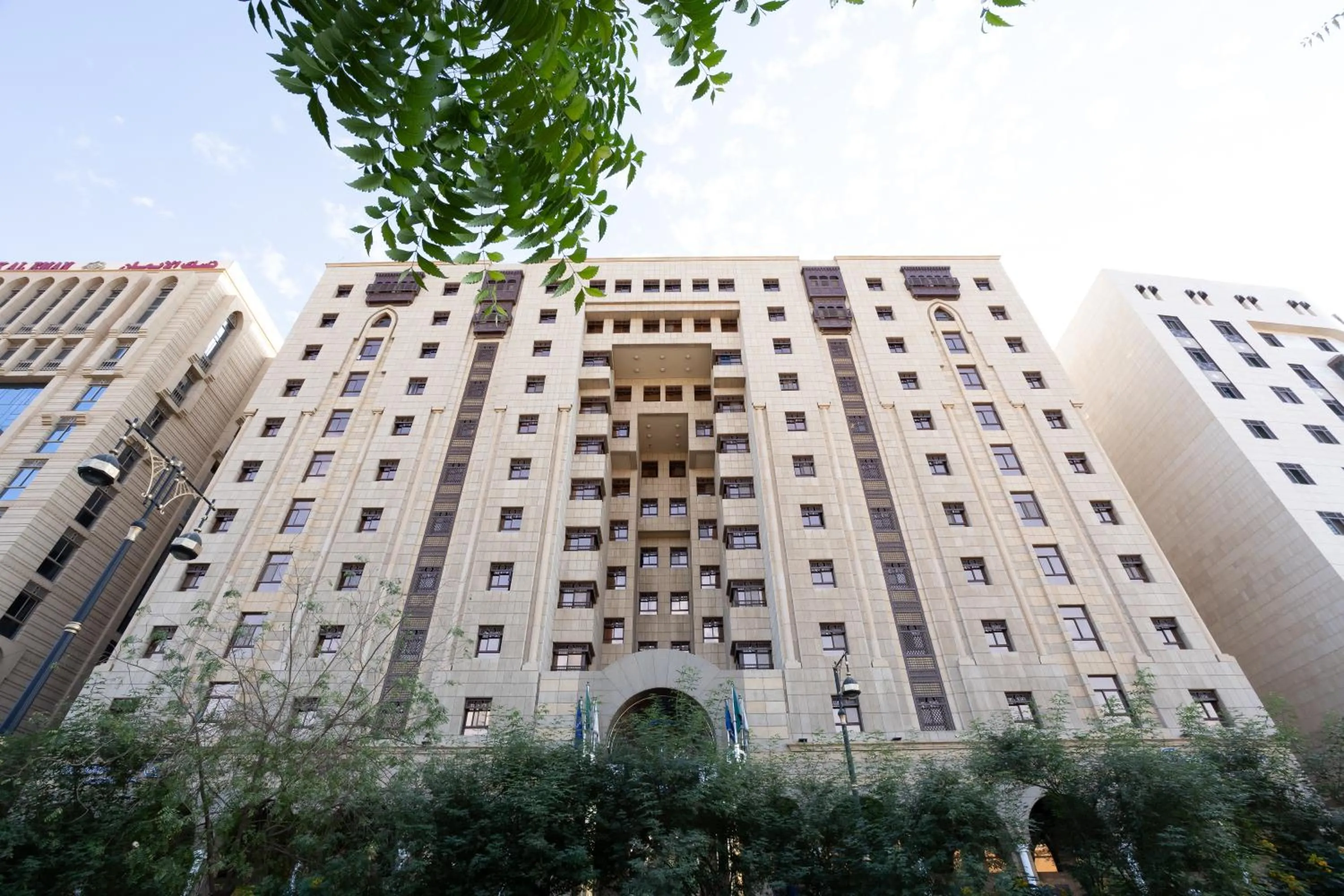 Property building in Golden Tulip Al Shakreen