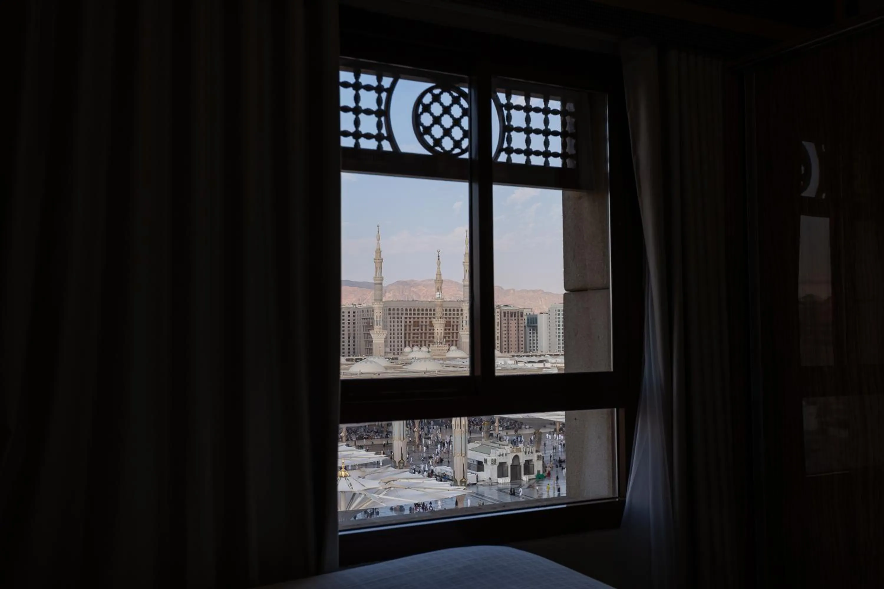 Bedroom, Bed in Golden Tulip Al Shakreen