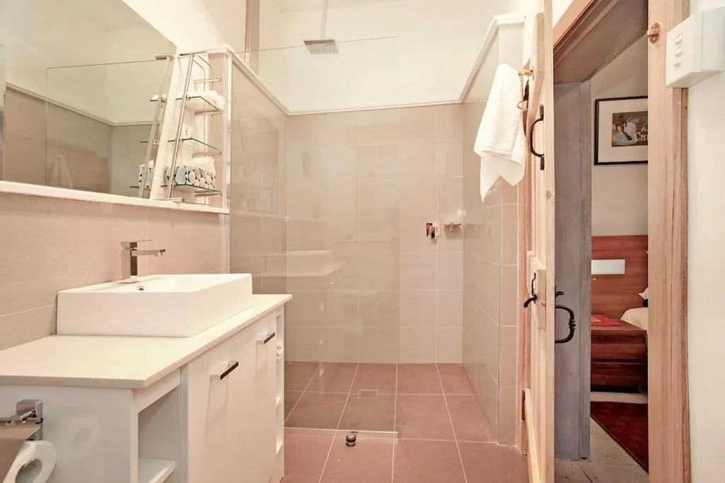 Shower in Robinson Cottage