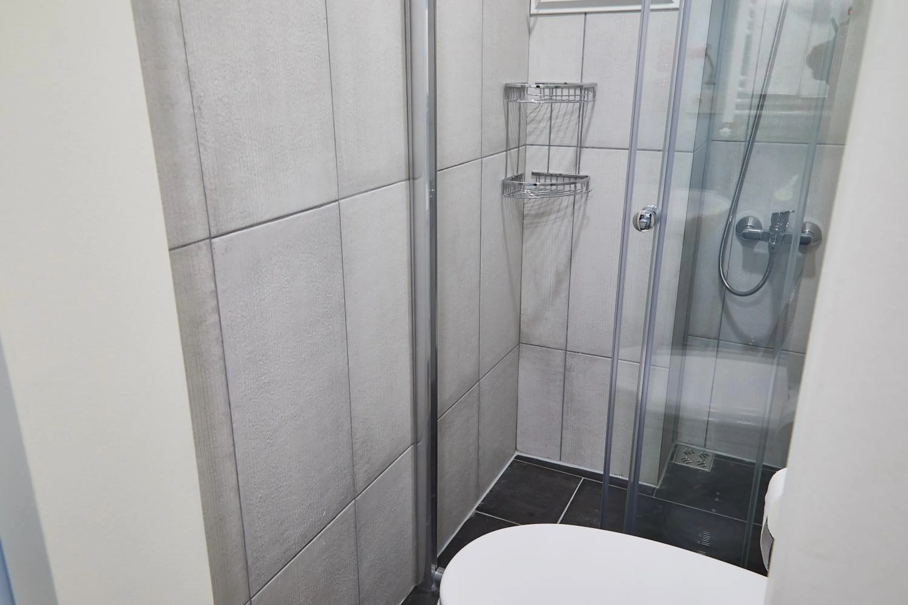 Shower in No 8 Galata