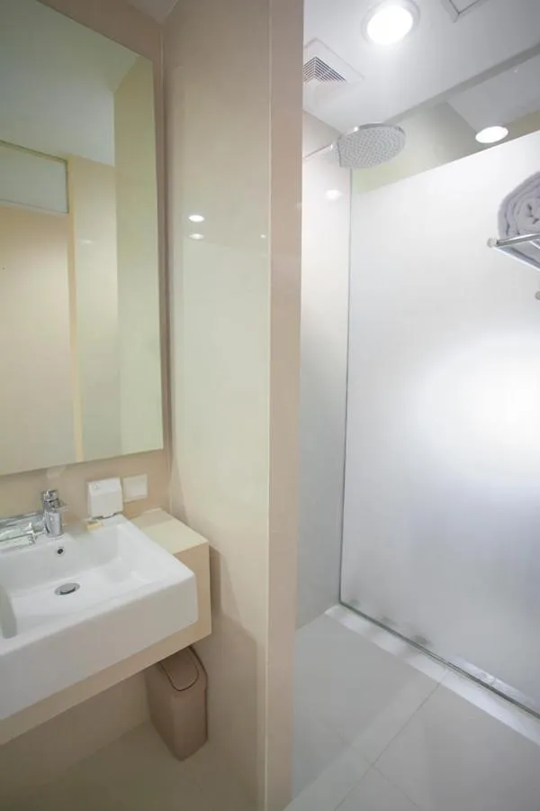 Shower in Grand Whiz Megamas Manado