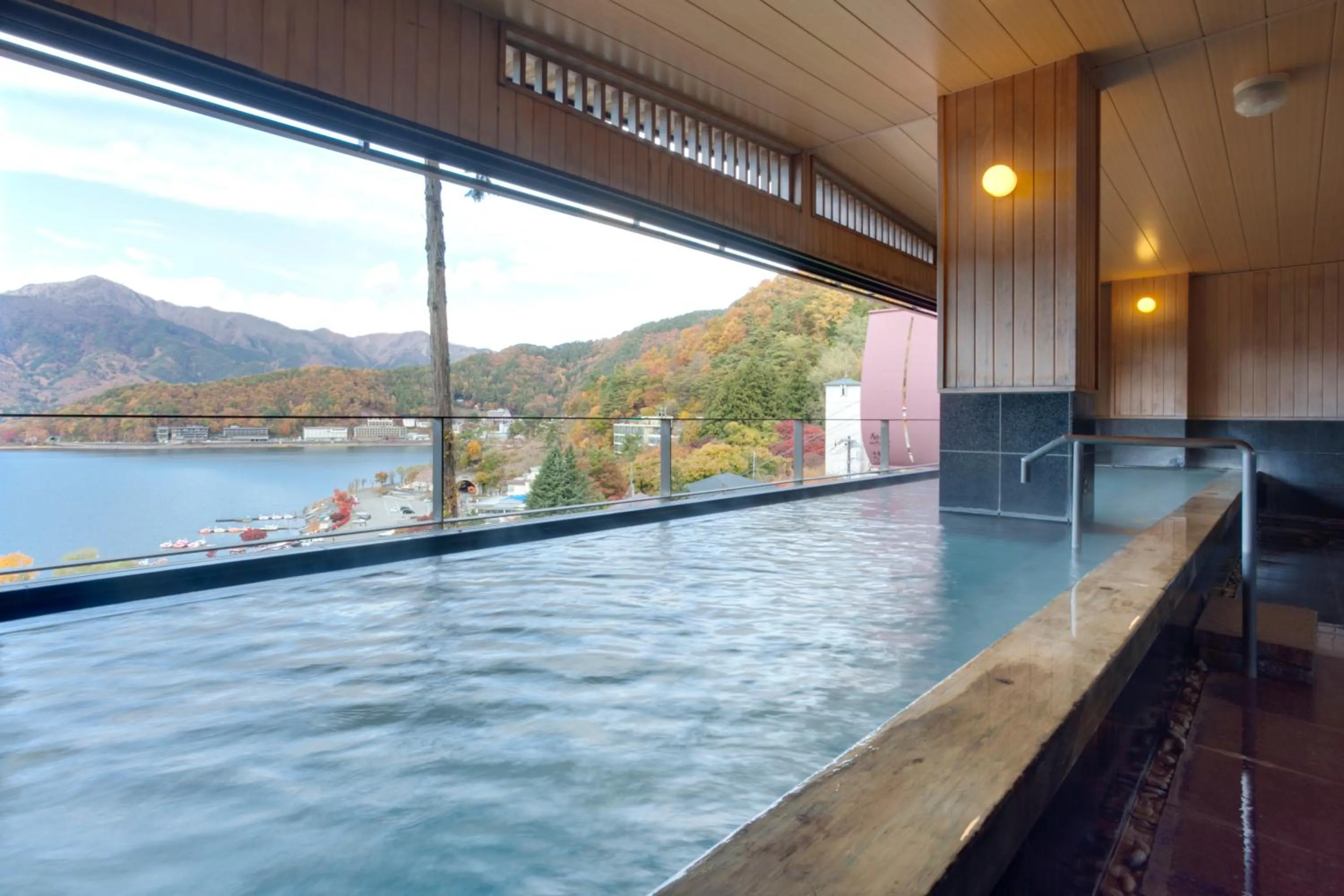 Hot Spring Bath in Rakuyu