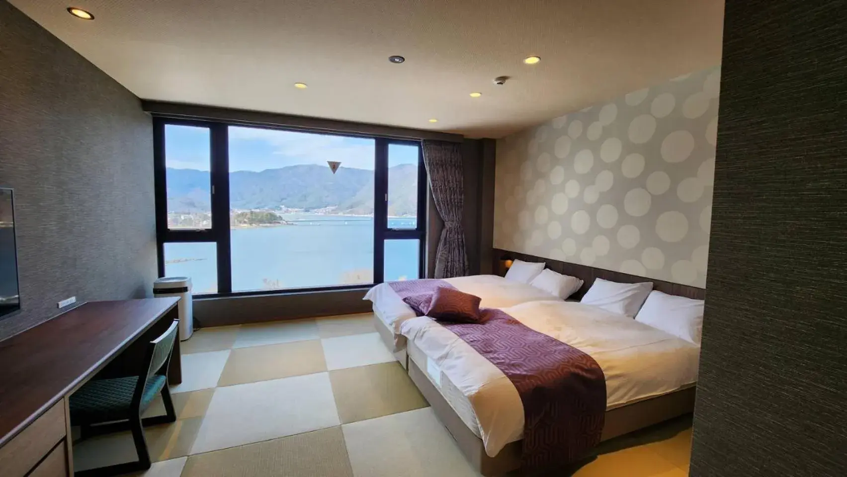 Twin Room with Lounge Access (over 13 years old) in Rakuyu Twin Room with Lounge Access (over 13 years old) in Rakuyu