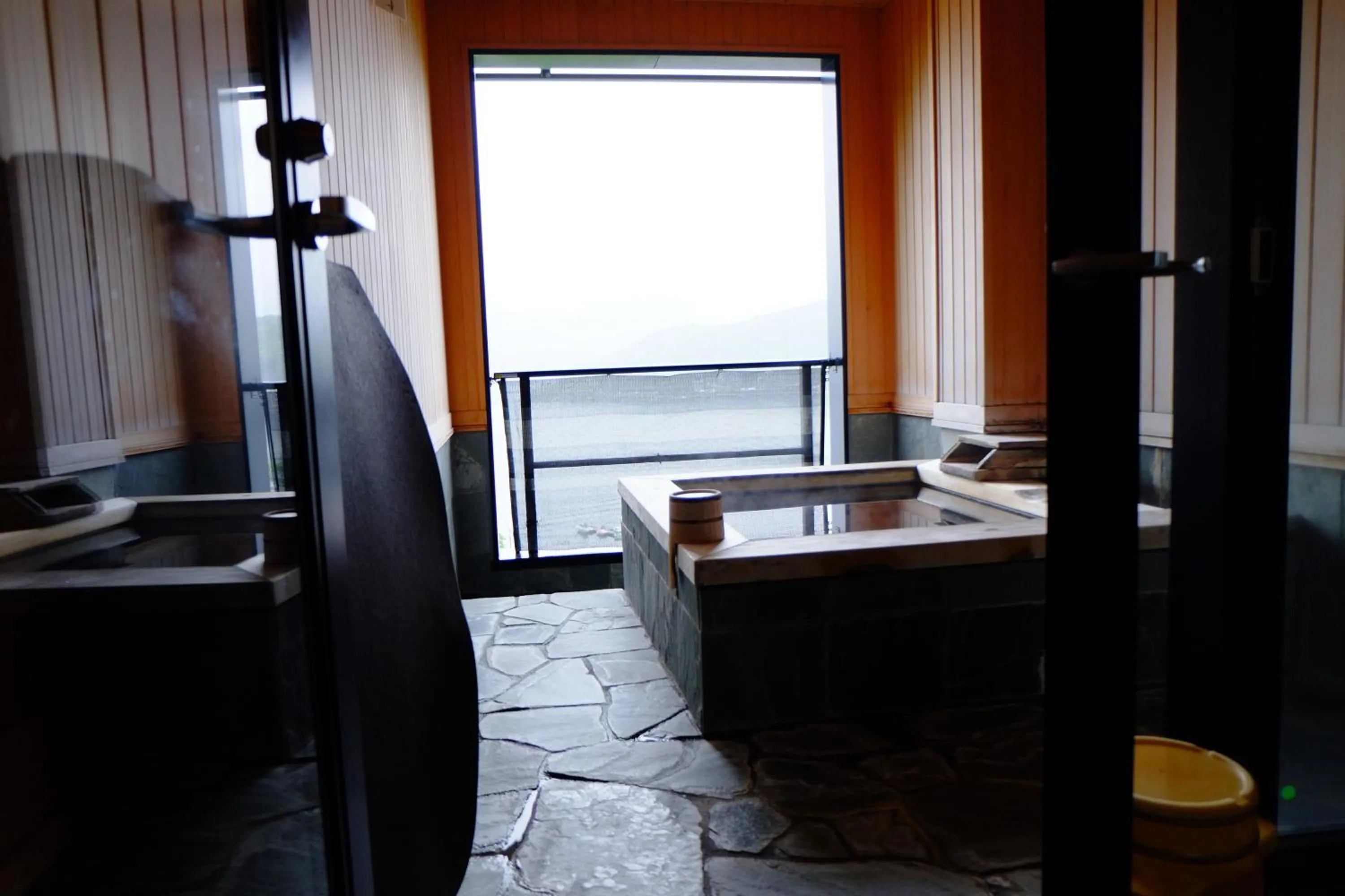 Hot Spring Bath in Rakuyu