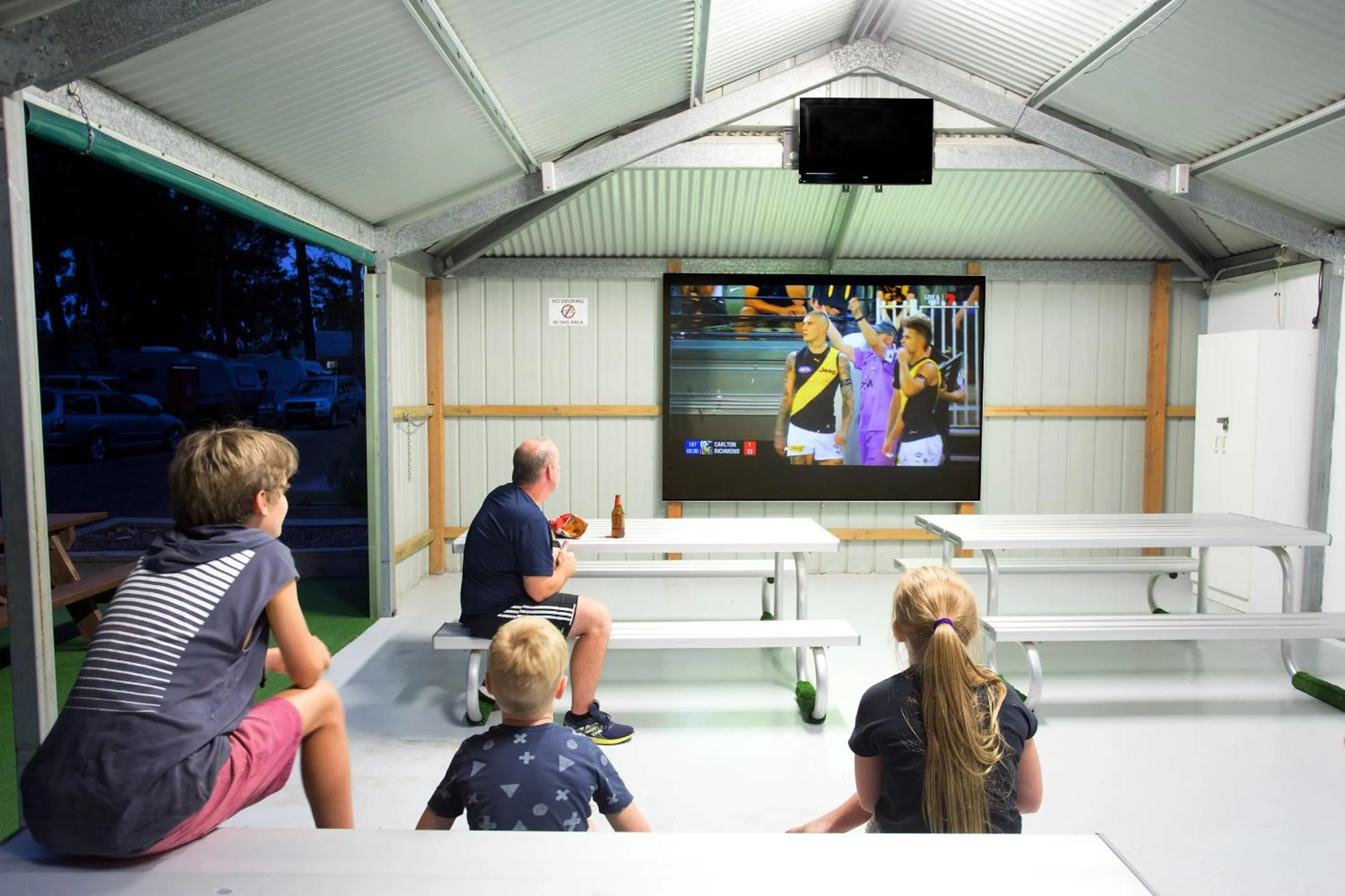 Communal lounge/ TV room in Ingenia Holidays Torquay Australia