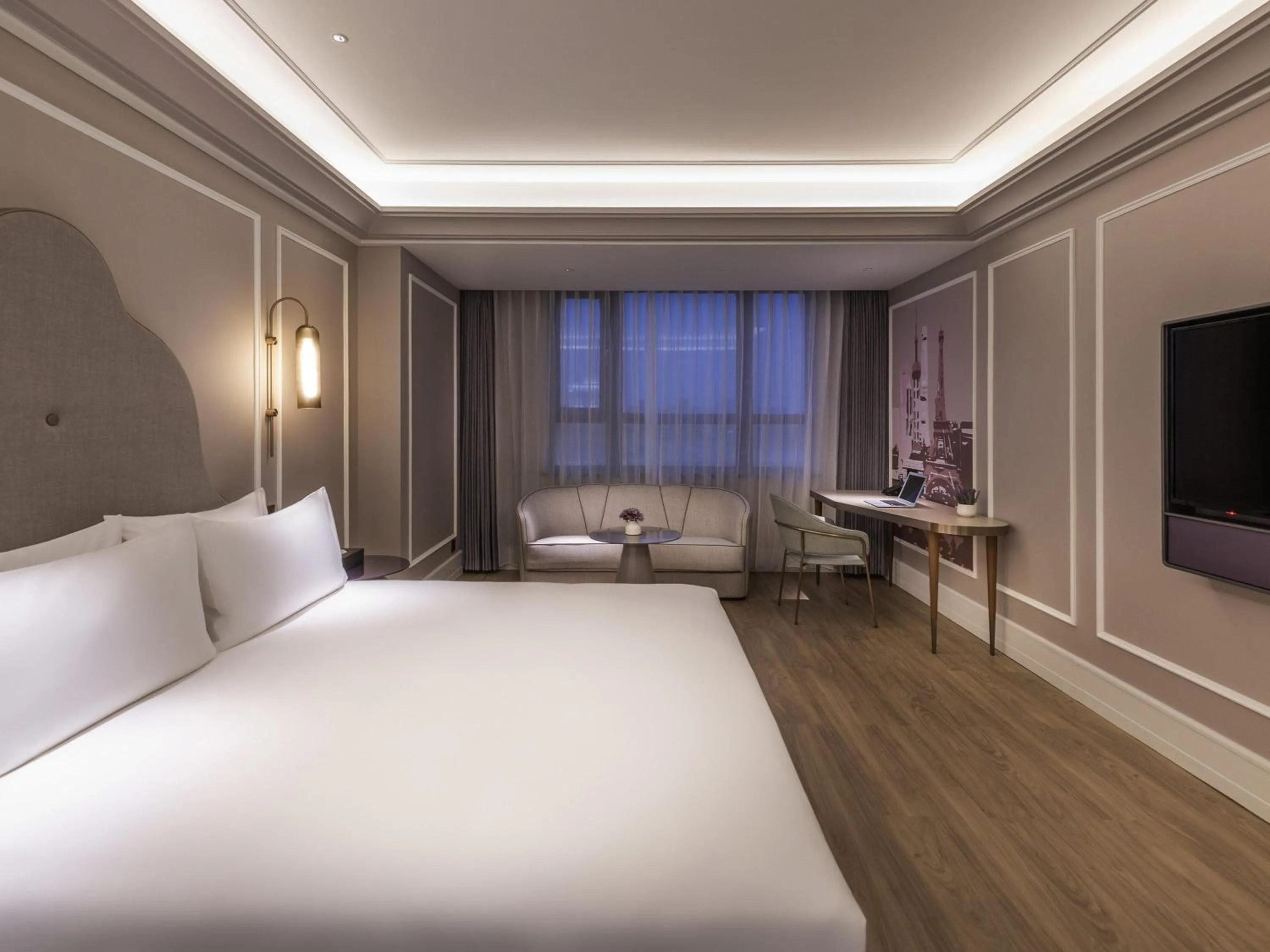 Property building, Bed in Mercure Shanghai Hongqiao Central