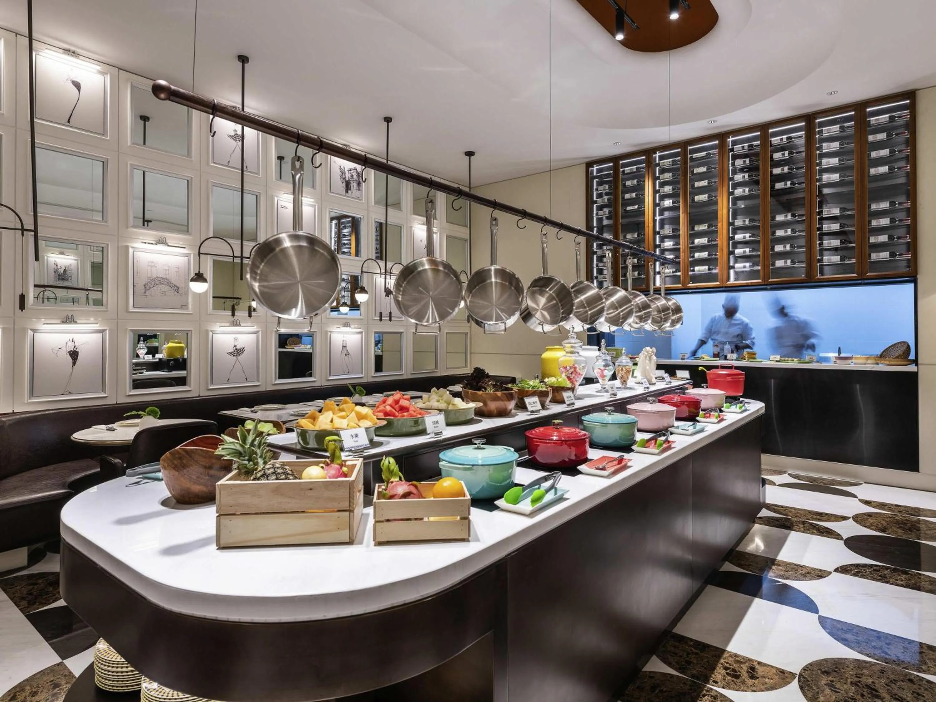 Restaurant/places to eat in Mercure Shanghai Hongqiao Central