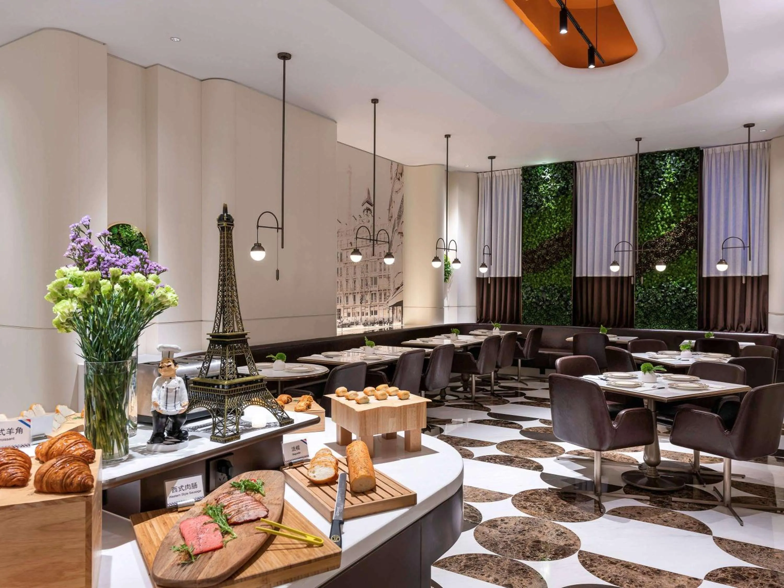 Restaurant/places to eat in Mercure Shanghai Hongqiao Central