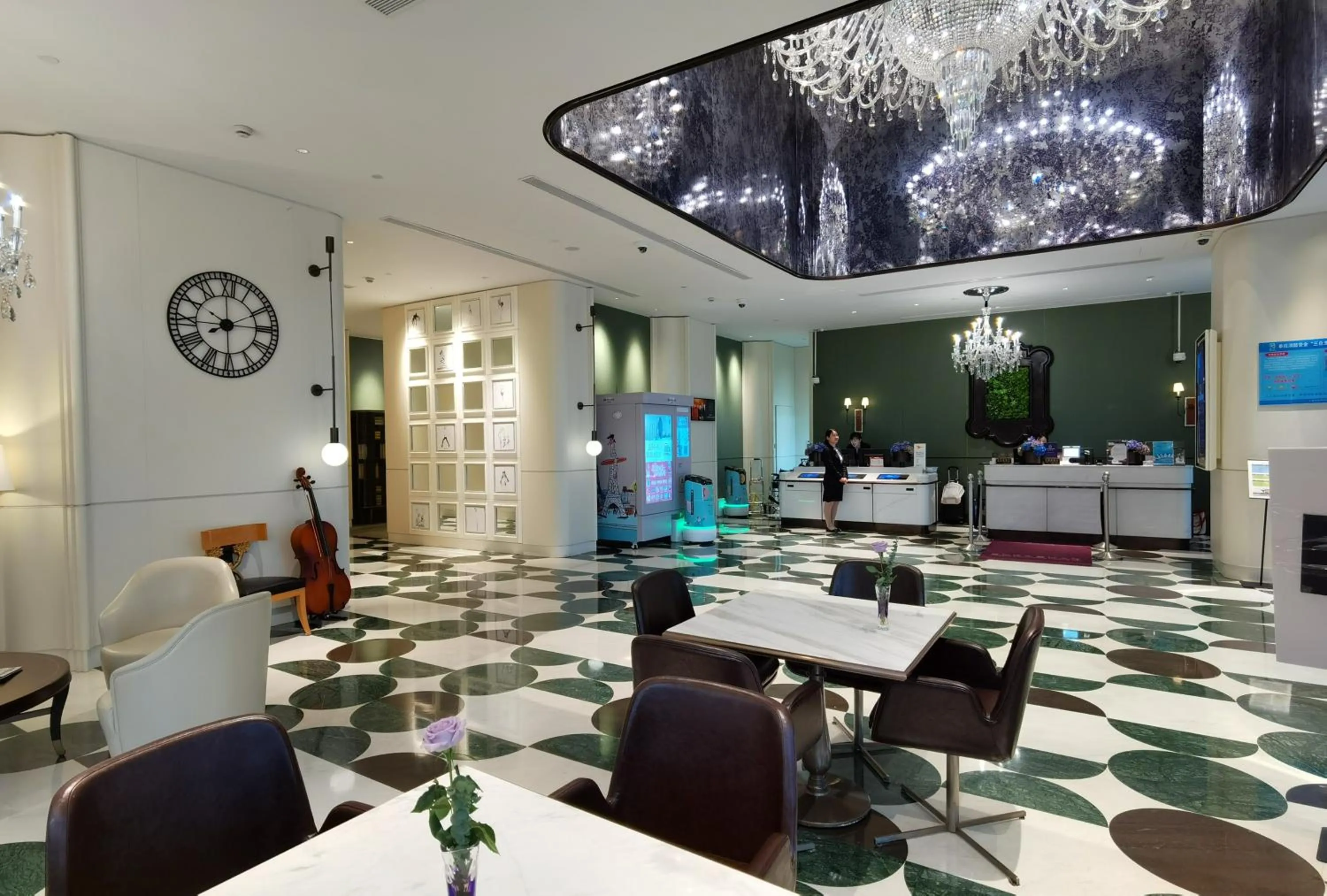 Lounge or bar in Mercure Shanghai Hongqiao Central