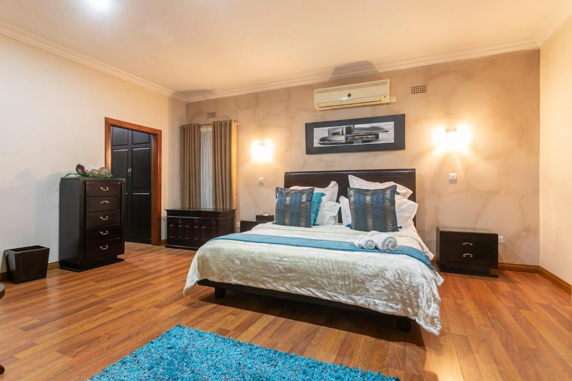 Photo of the whole room in Fallsway Villas