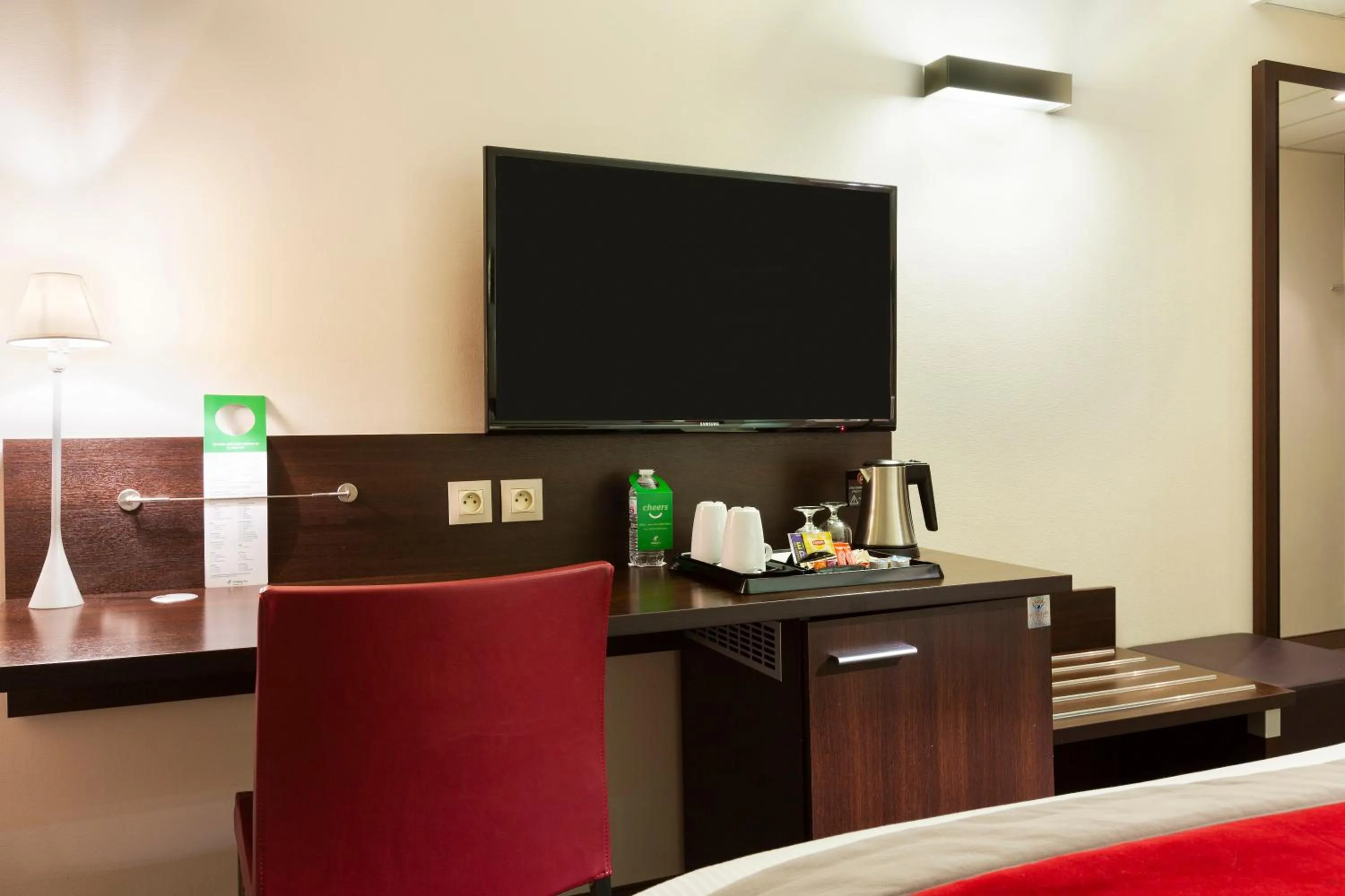 Photo of the whole room, Bed in Holiday Inn - Strasbourg - Nord by IHG