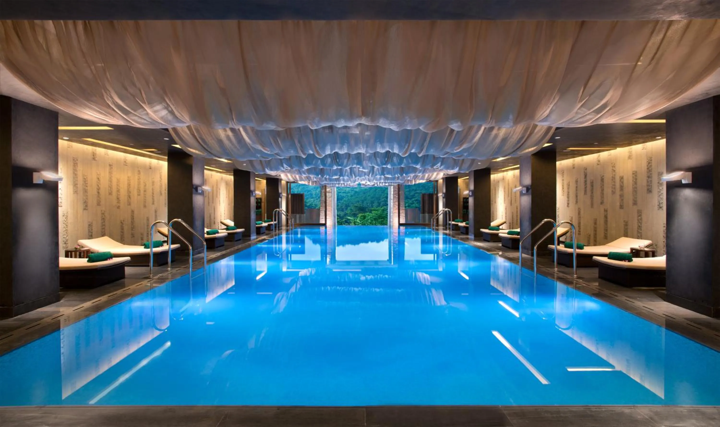 Swimming pool in Banyan Tree Chongqing Beibei