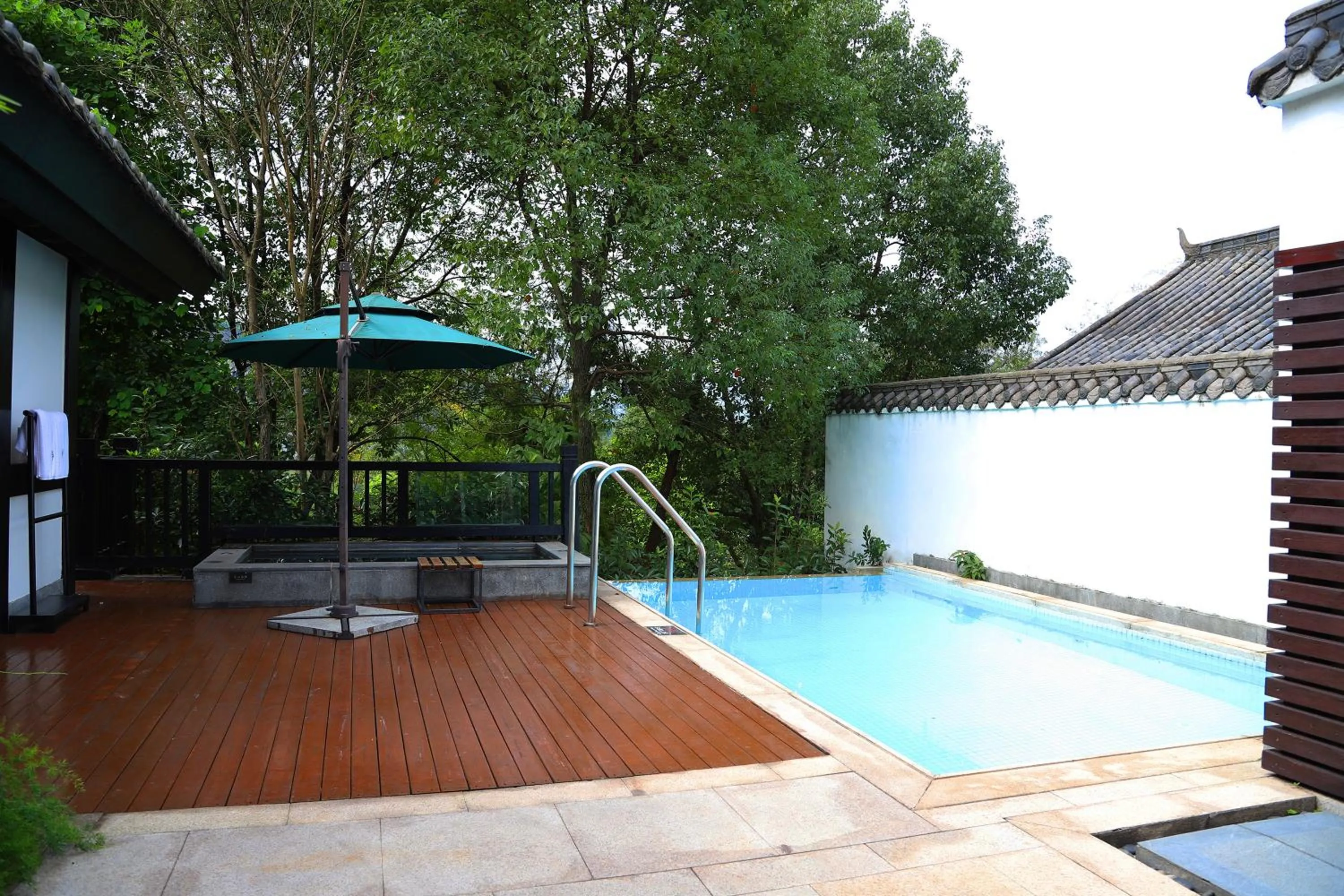 Swimming pool in Banyan Tree Chongqing Beibei