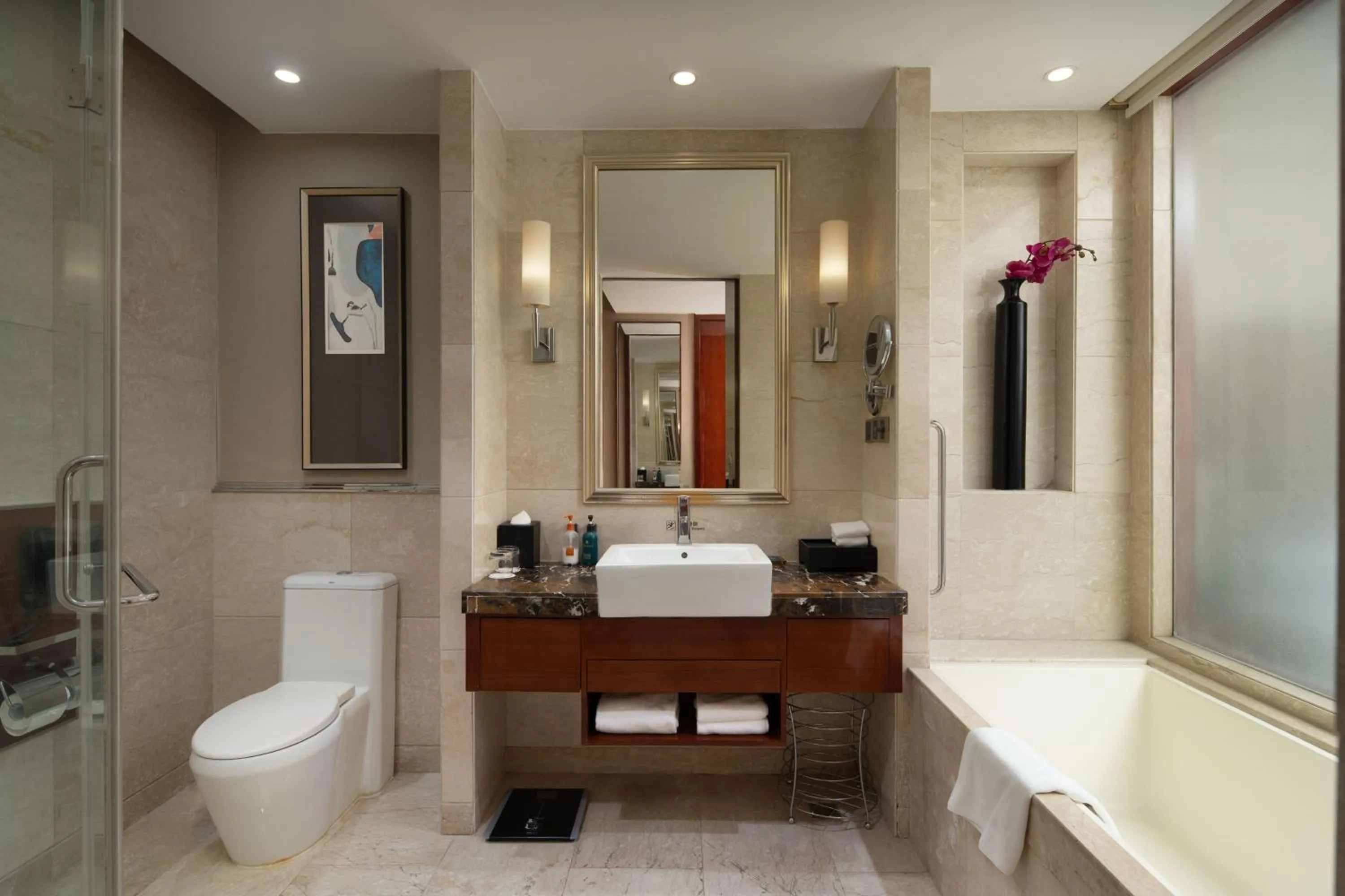Toilet in Crowne Plaza Zhenjiang by IHG