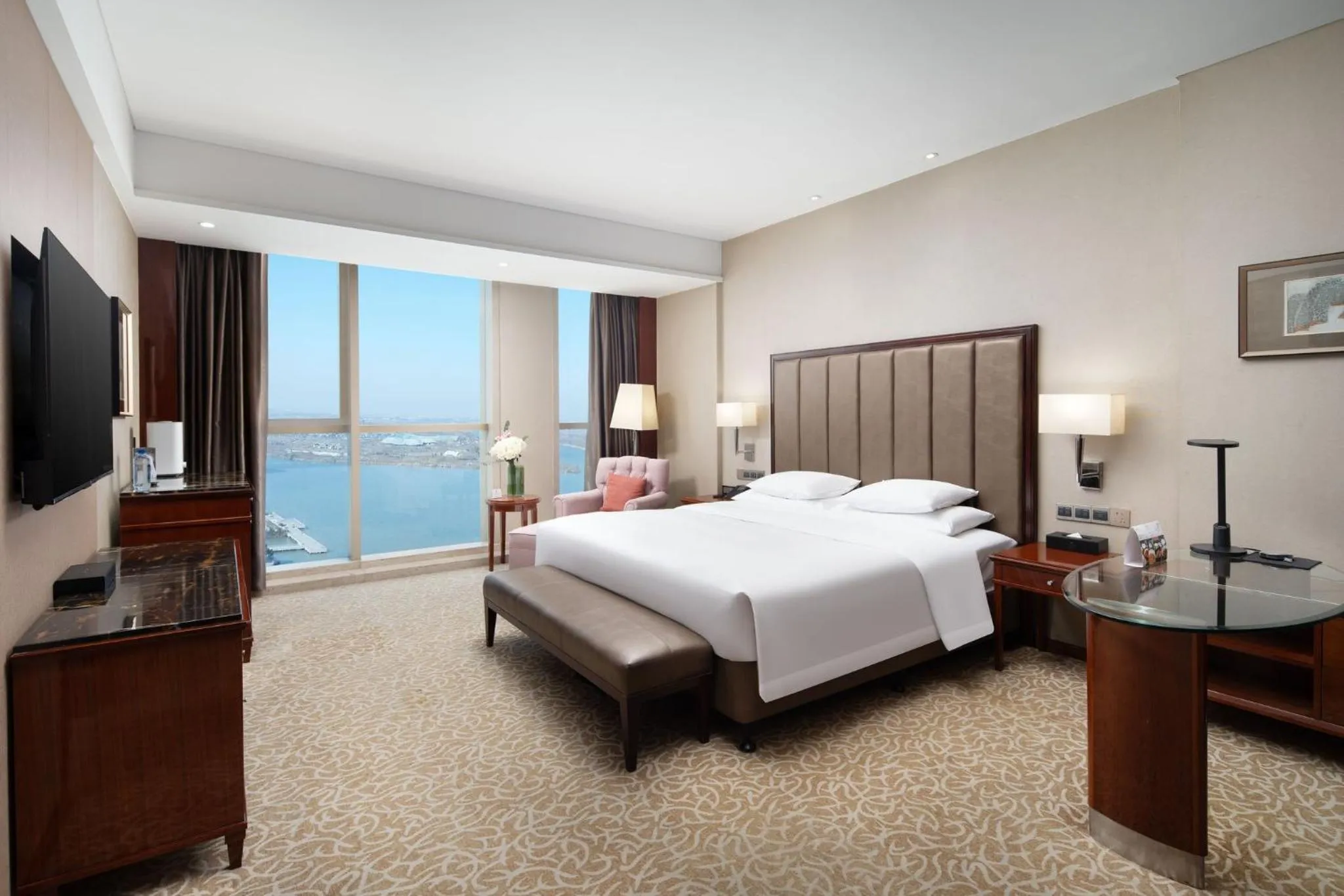 View (from property/room), Bed in Crowne Plaza Zhenjiang by IHG