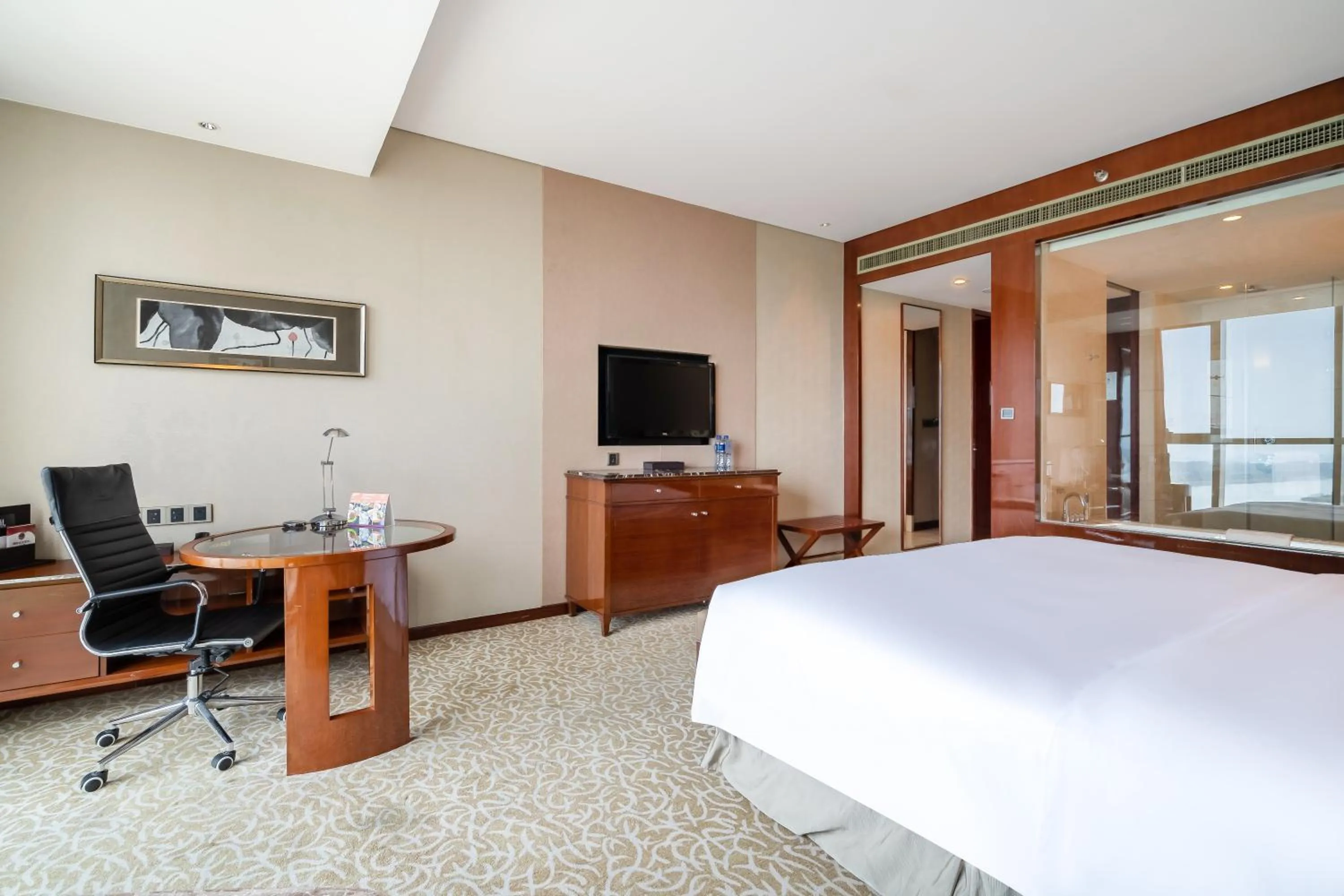 Photo of the whole room, Bed in Crowne Plaza Zhenjiang by IHG