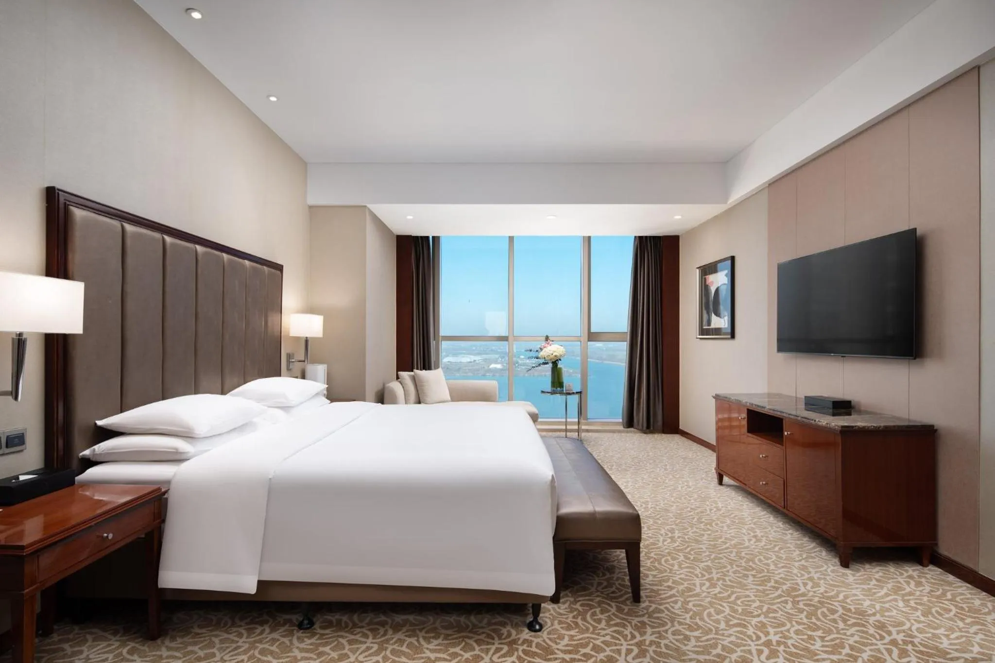 Photo of the whole room, Bed in Crowne Plaza Zhenjiang by IHG