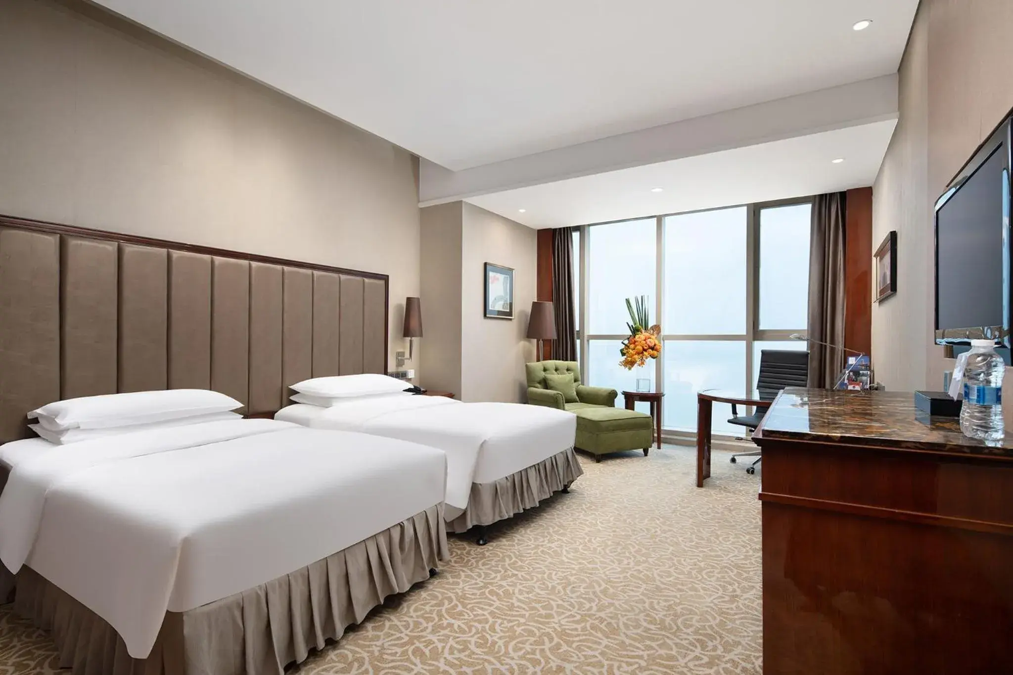 Standard Twin Room in Crowne Plaza Zhenjiang by IHG Standard Twin Room in Crowne Plaza Zhenjiang by IHG