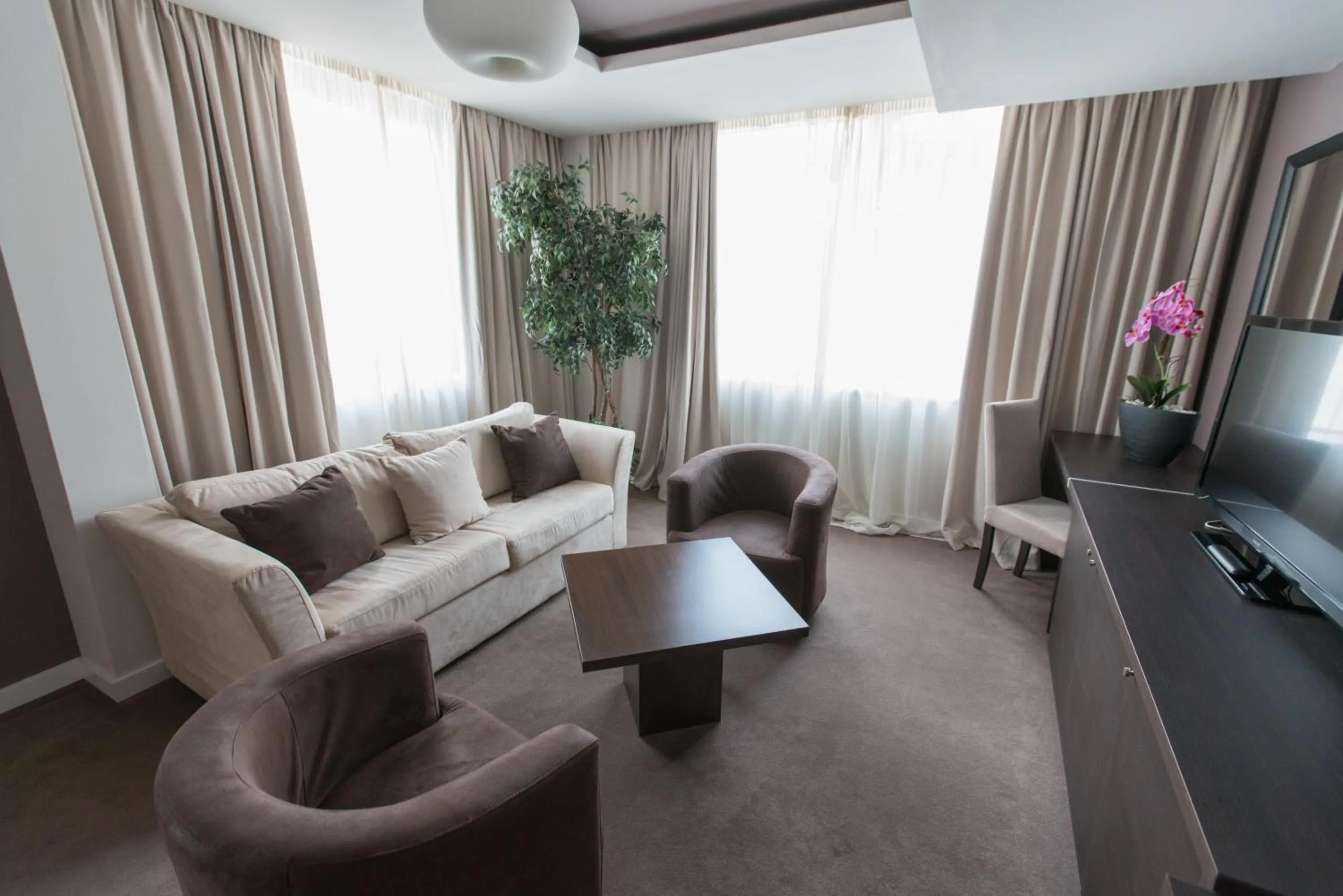 Seating area in New City Hotel & Restaurant Niš