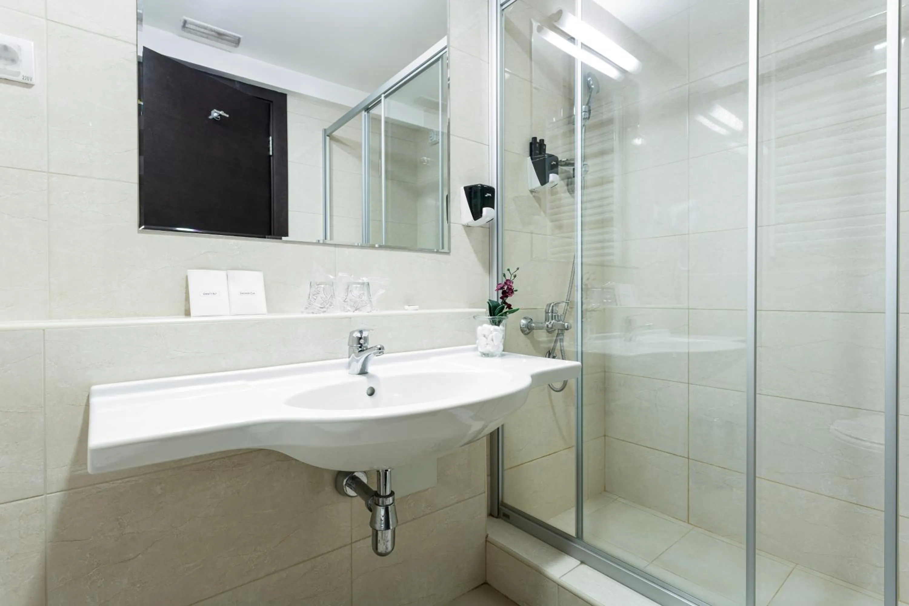 Shower in New City Hotel & Restaurant Niš