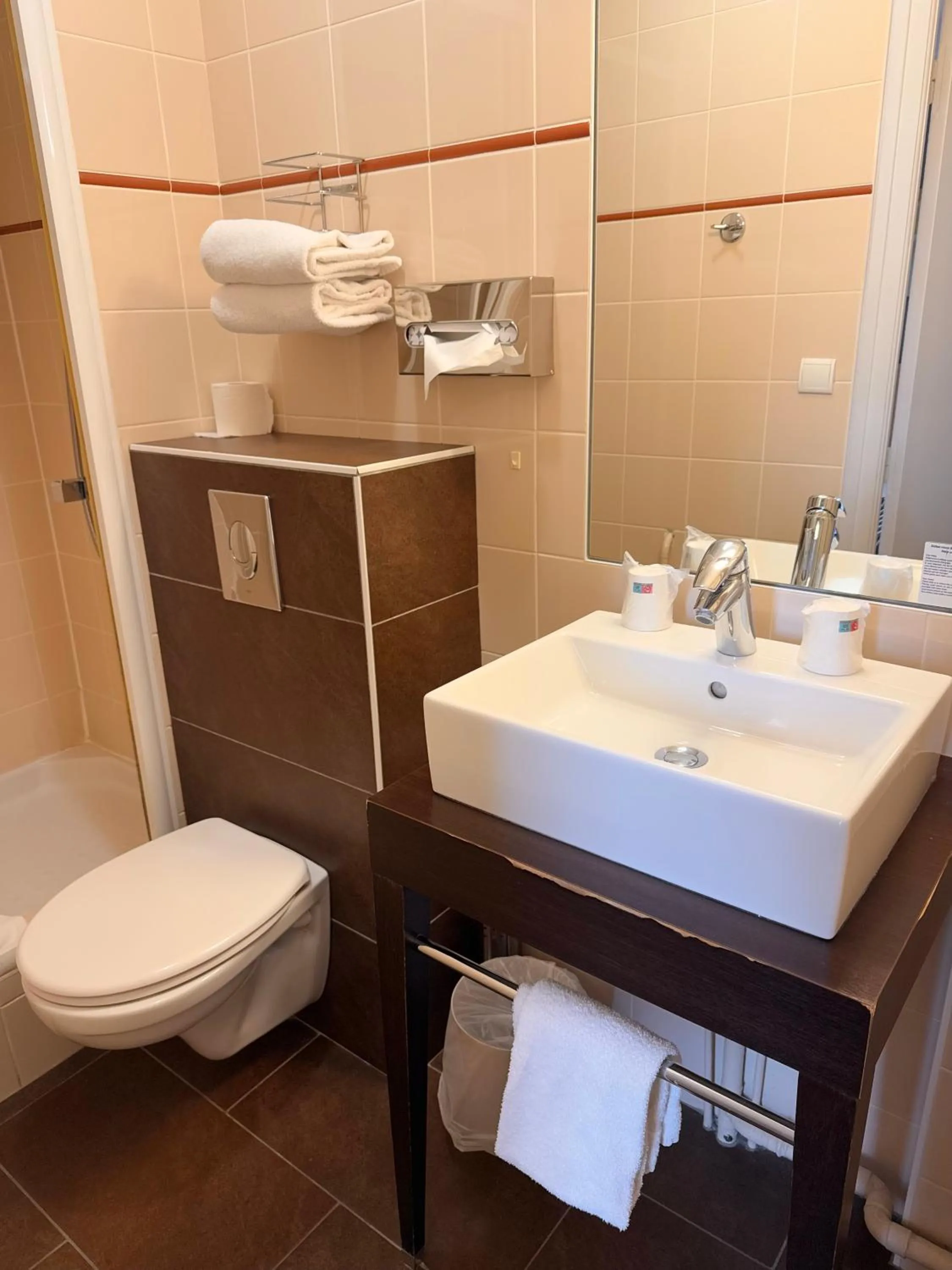 Bathroom in Kyriad Hotel Dijon Gare