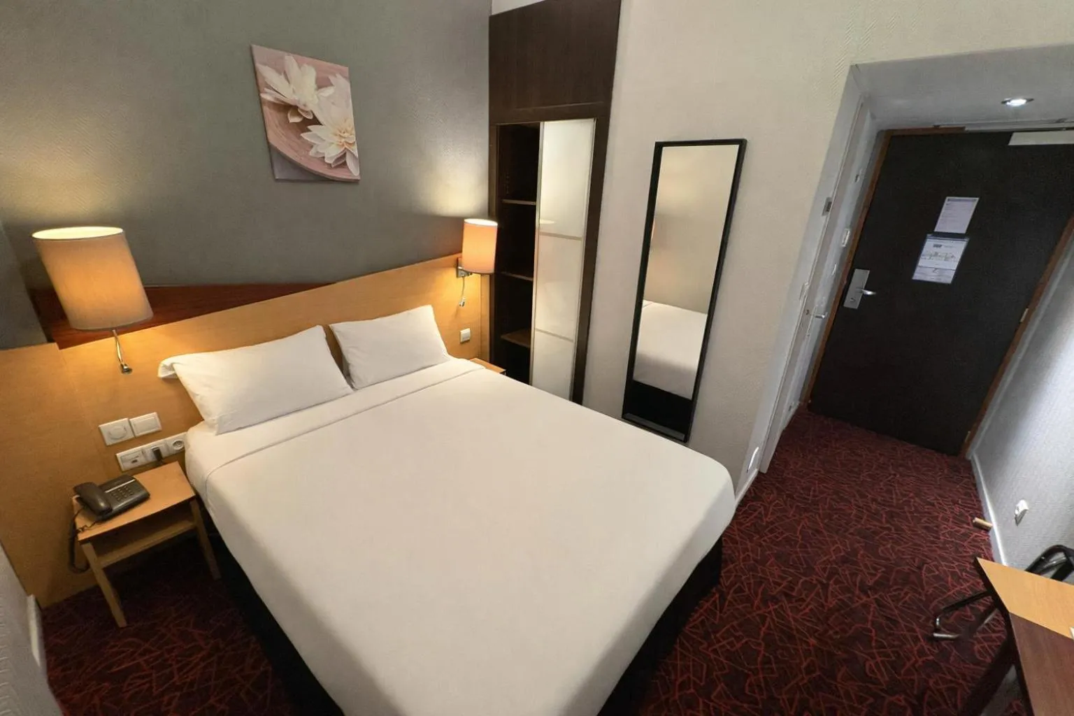 Bed in Kyriad Hotel Dijon Gare