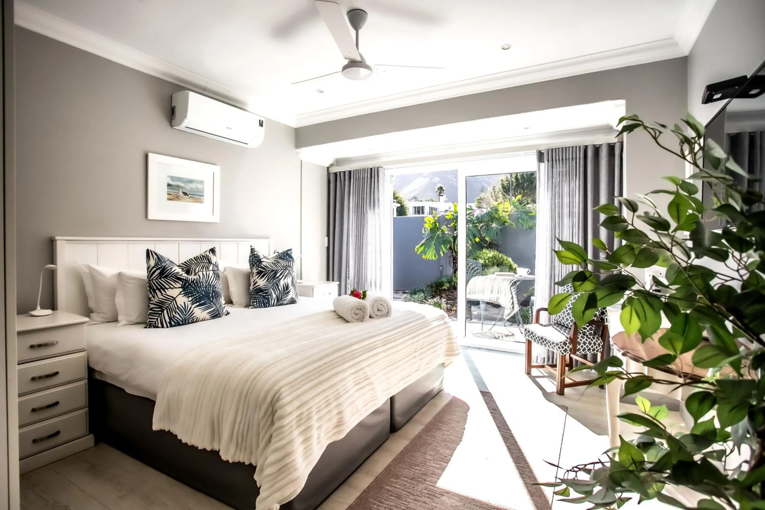 Bed in Whale Coast Ocean Villa