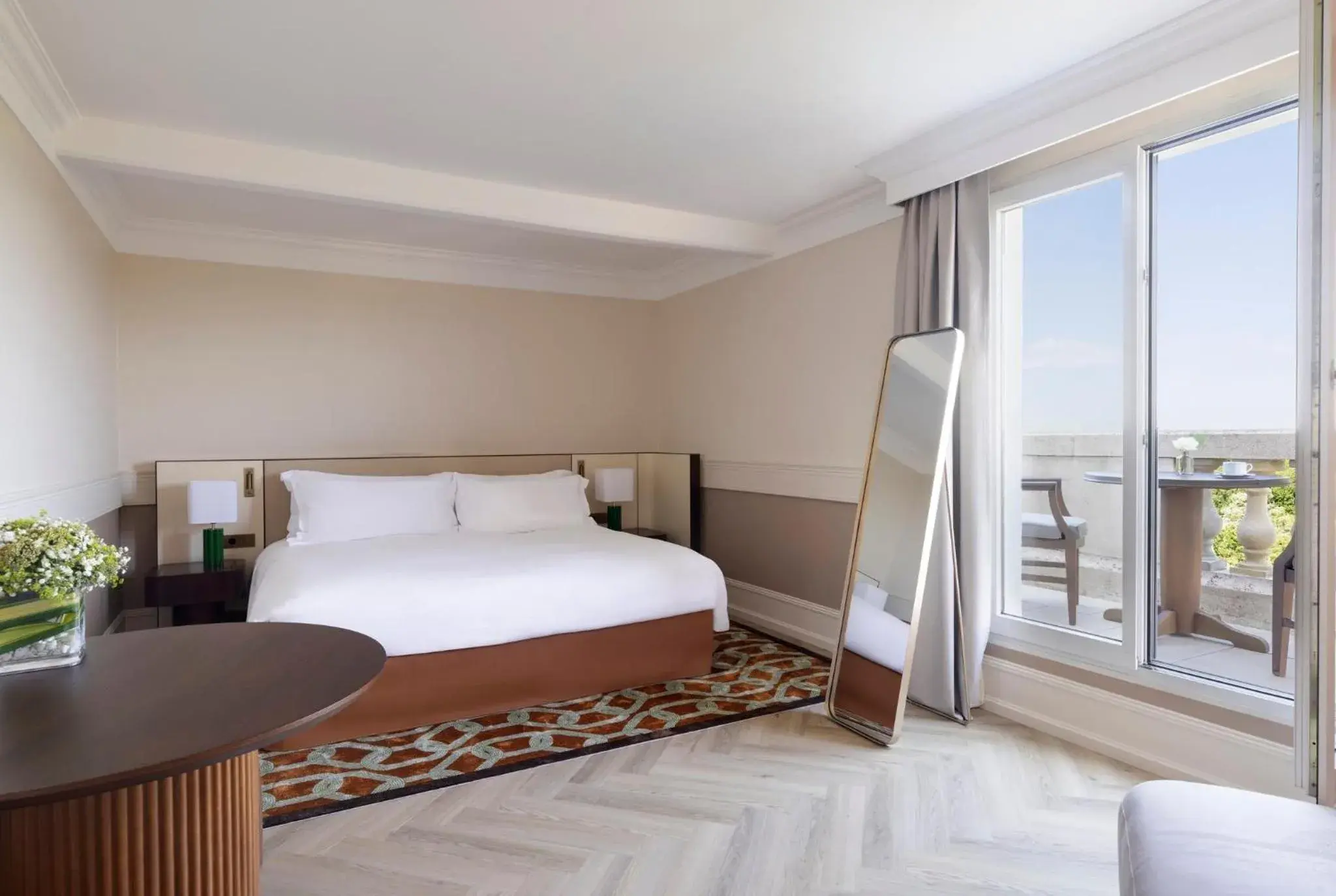 Queen Room with Balcony in InterContinental Hotels Chantilly Chateau Mont Royal by IHG Queen Room with Balcony in InterContinental Hotels Chantilly Chateau Mont Royal by IHG