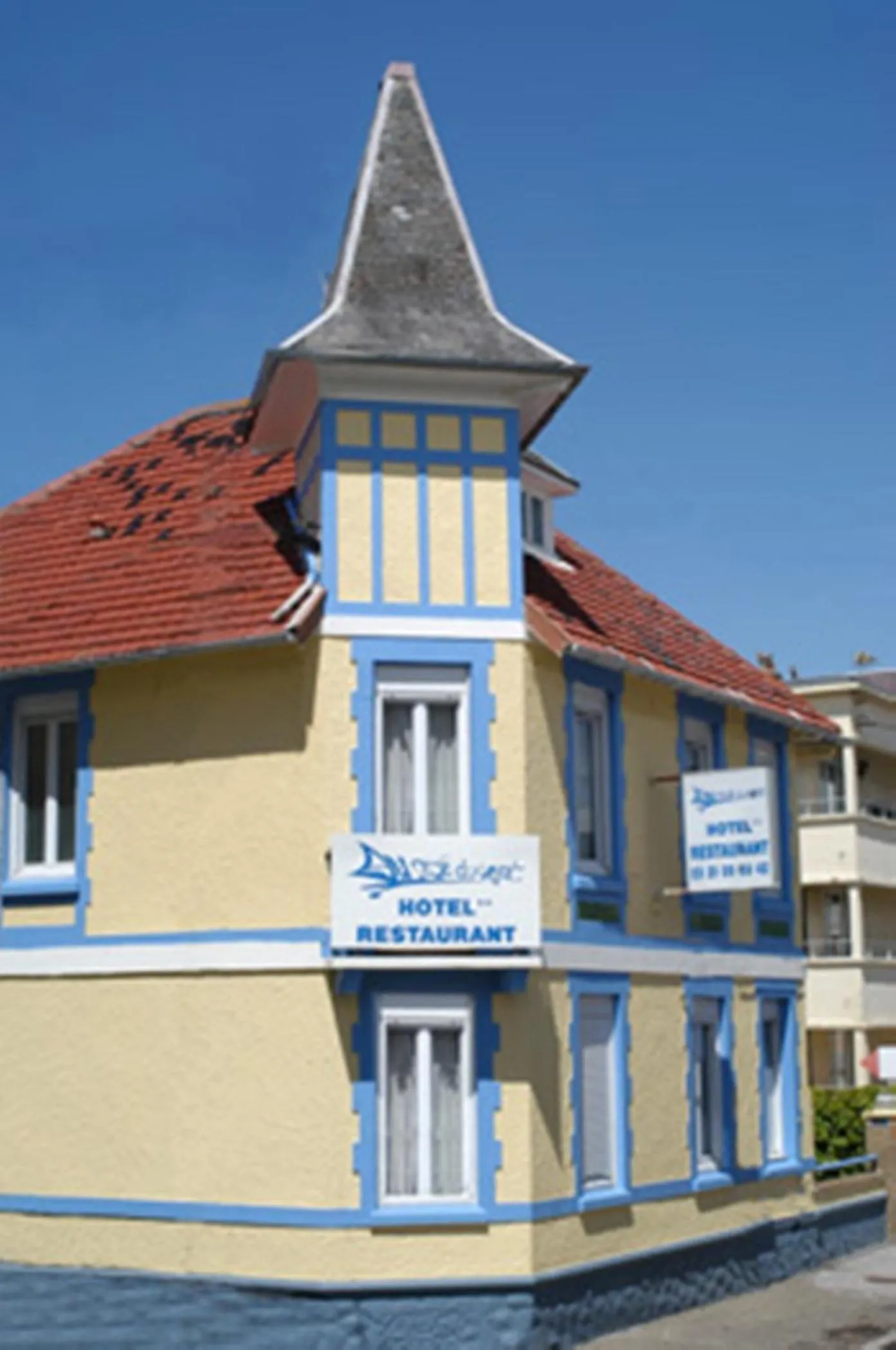 Facade/entrance in Logis Hôtel & Restaurant "Au Gré du Vent"