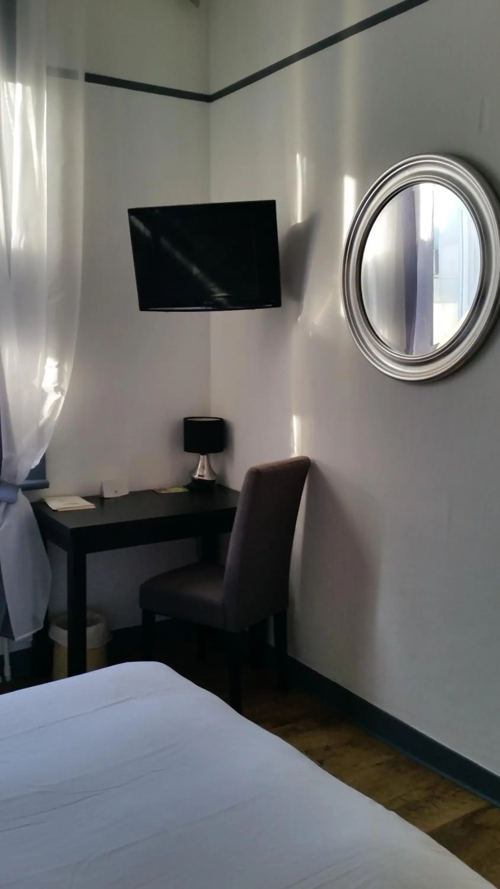 Double Room in Logis Hôtel & Restaurant "Au Gré du Vent" Double Room in Logis Hôtel & Restaurant "Au Gré du Vent"