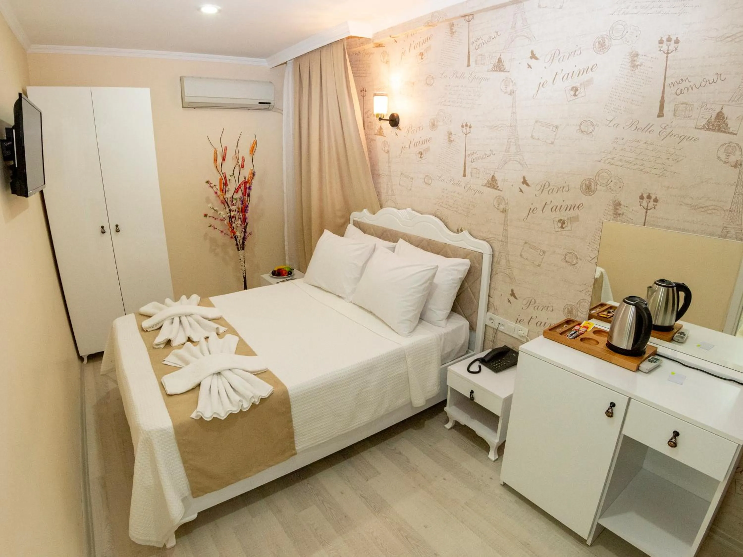 Photo of the whole room, Bed in Vander Valk İstanbul Hotel