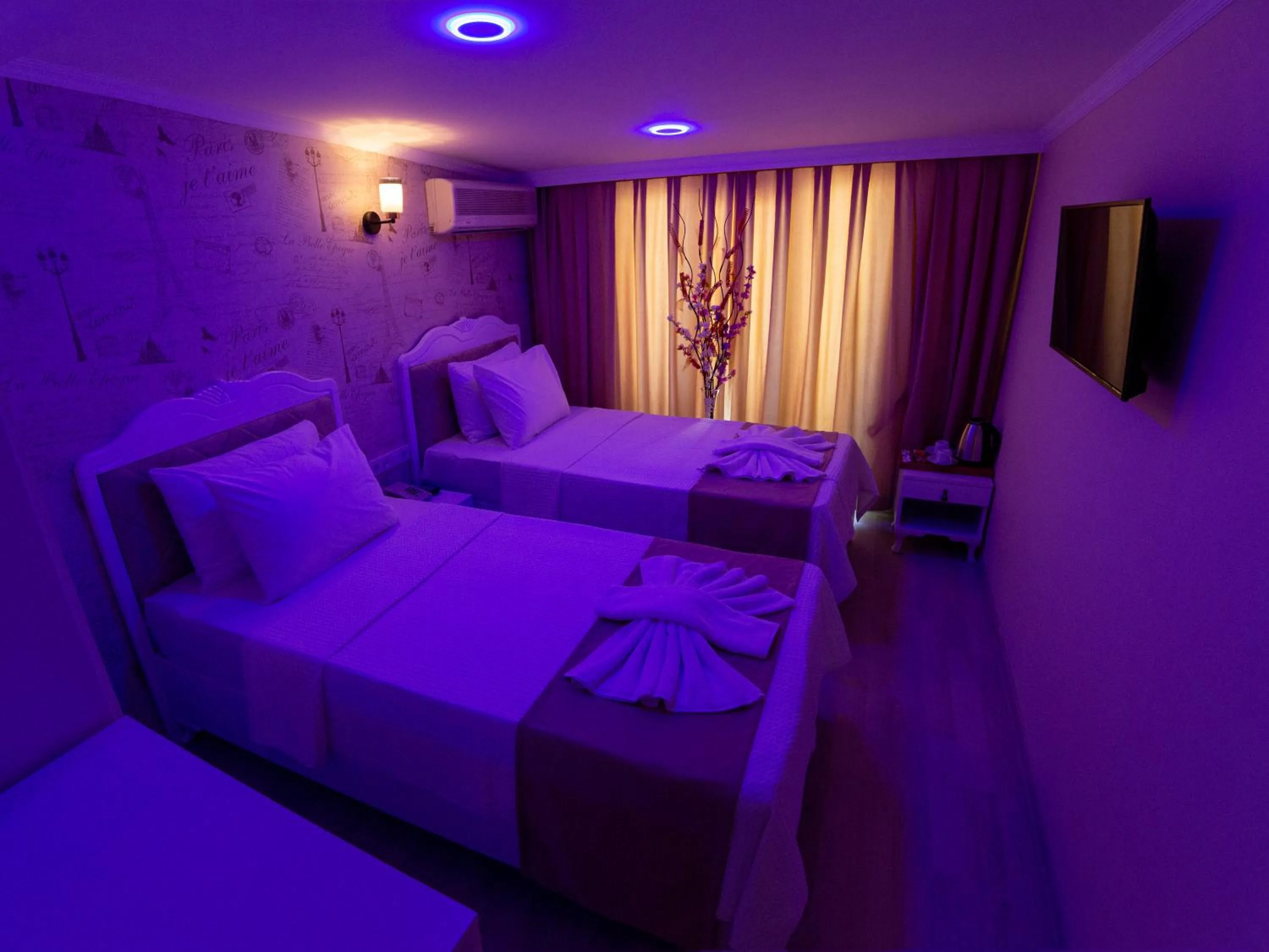 Photo of the whole room, Bed in Vander Valk İstanbul Hotel