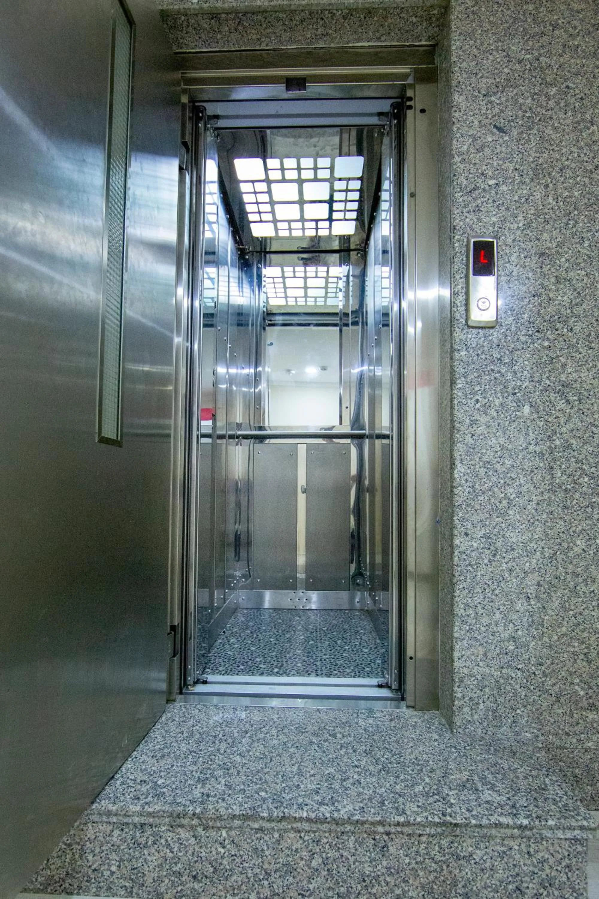 Facade/entrance in Vander Valk İstanbul Hotel