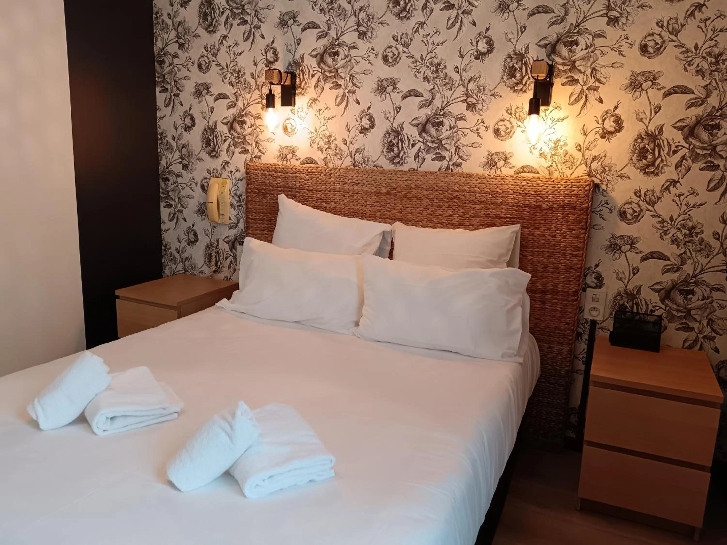 hair dryier, Bed in Hôtel du Château