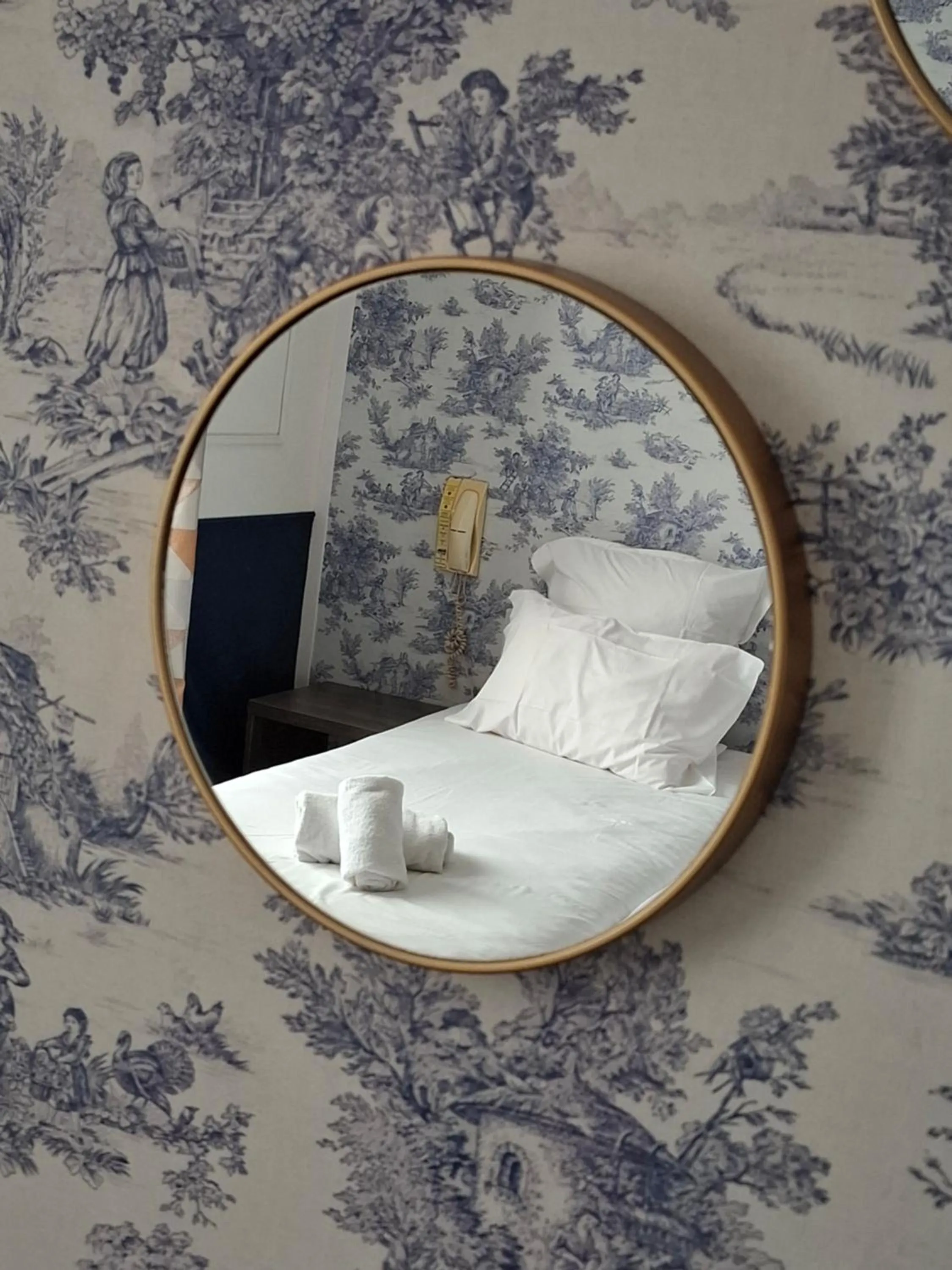 Bedroom in Hôtel du Château