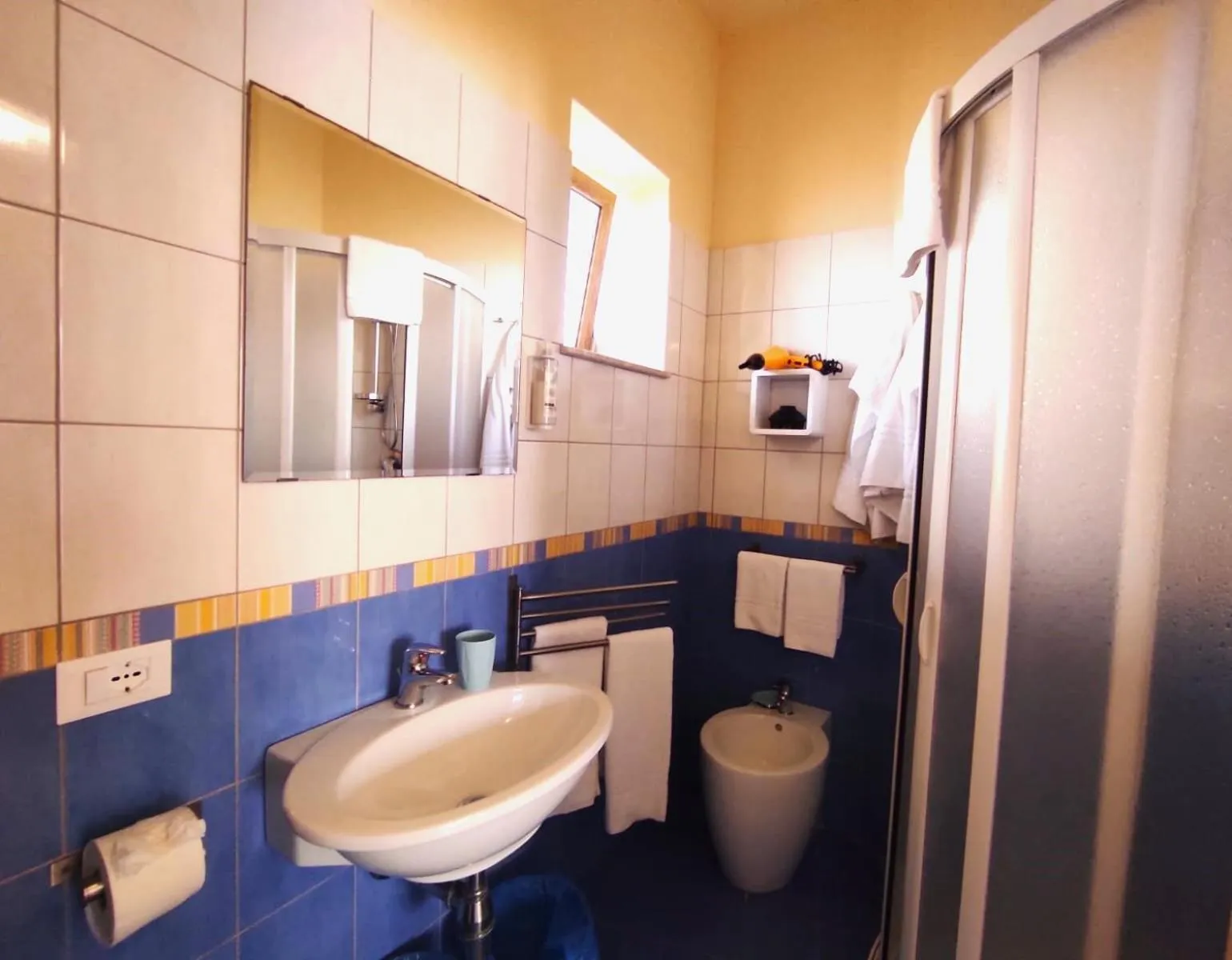 Shower in Case Vacanze Baia