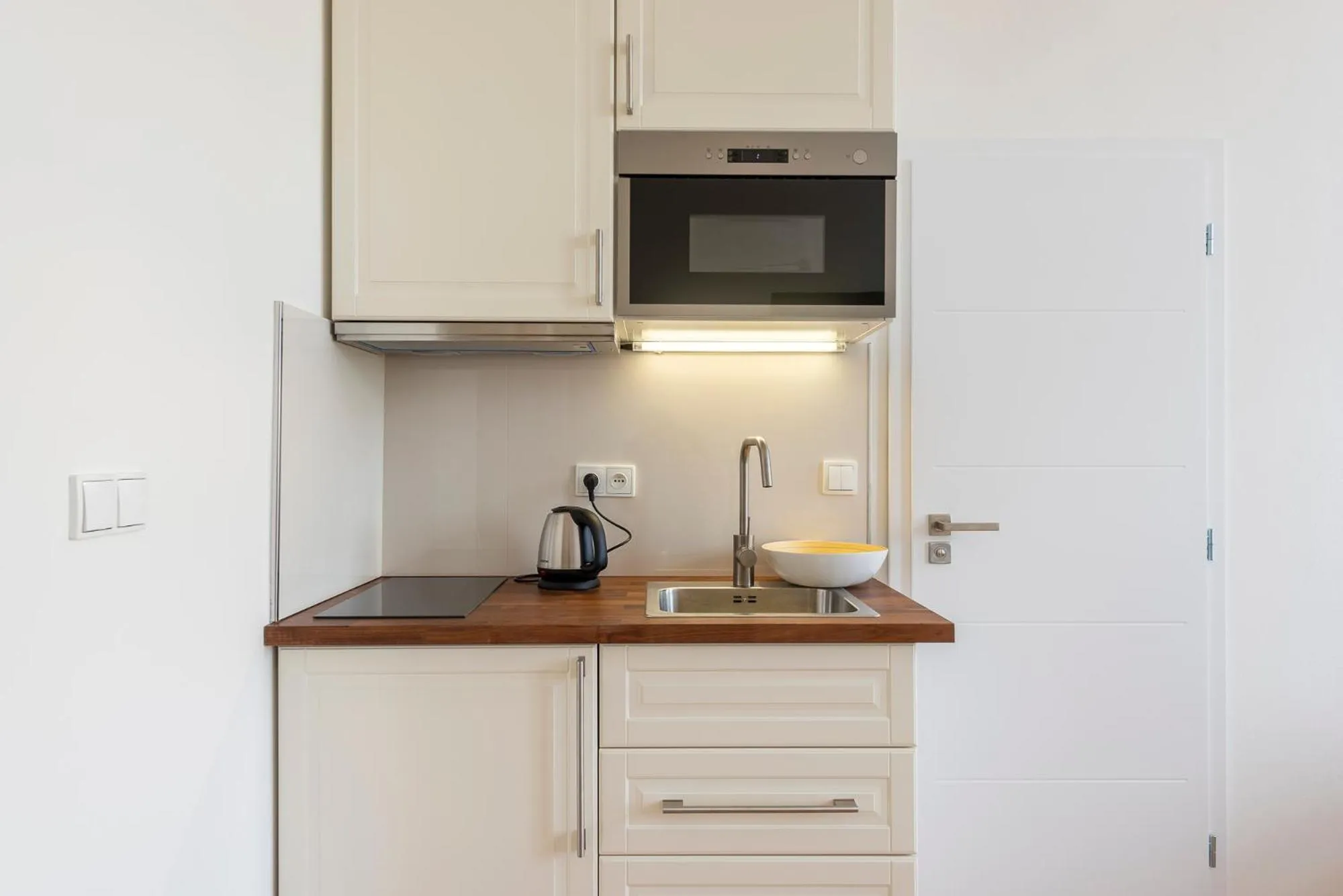 Coffee/tea facilities in Tesnov Residence Apartments