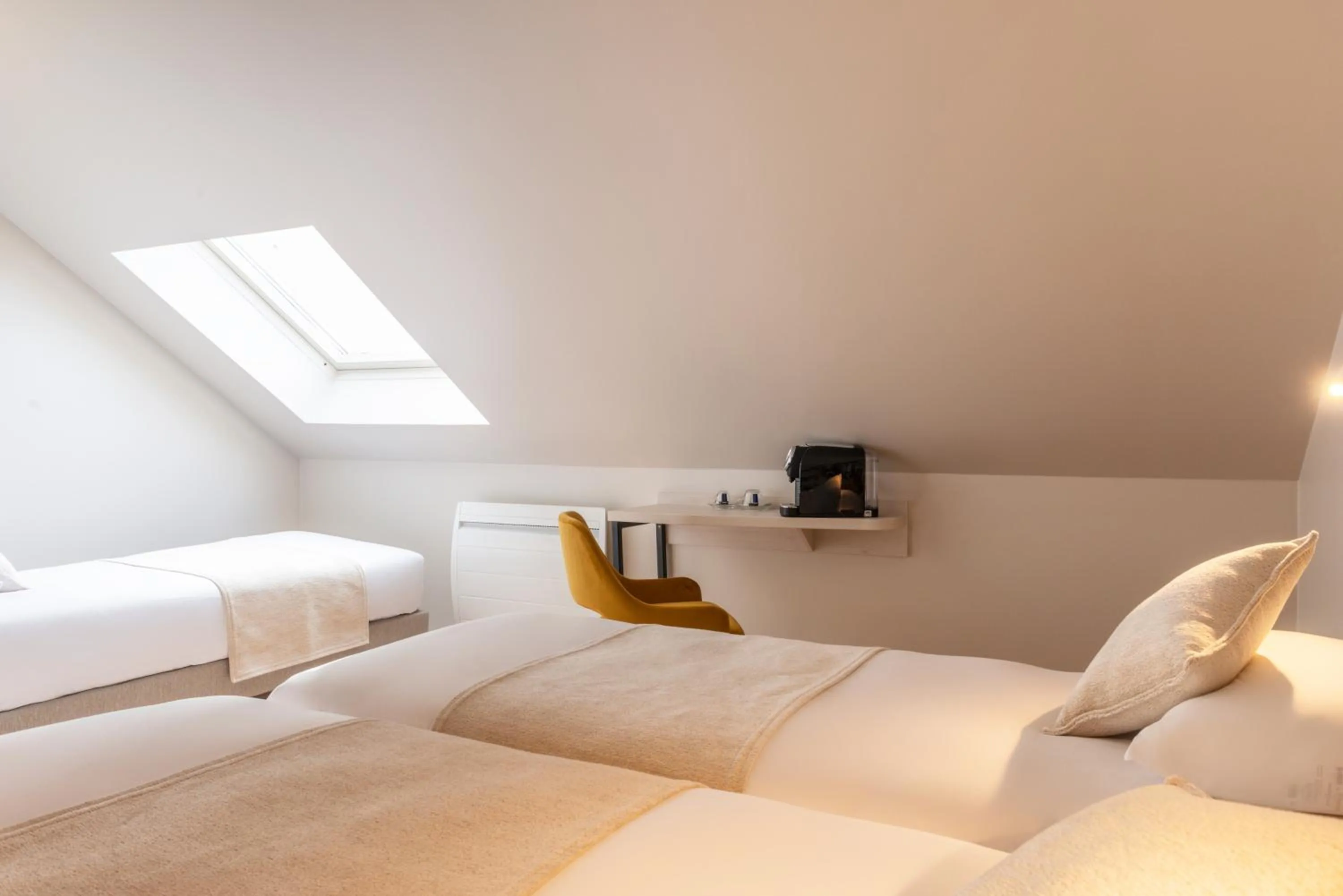 Bed in The Originals Boutique, Hôtel Porte de Dieppe