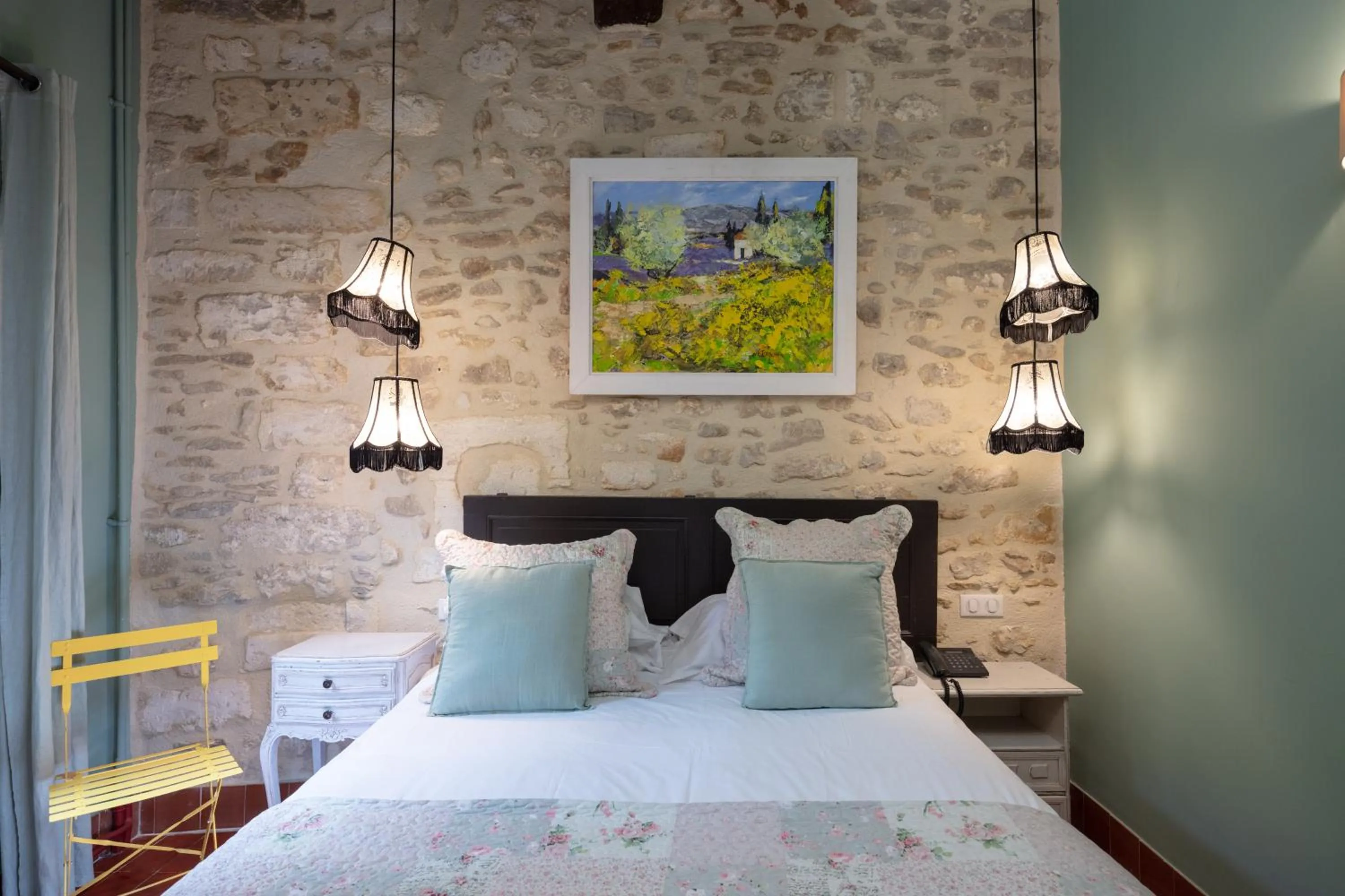 Shower, Bed in Hotel De L'Atelier