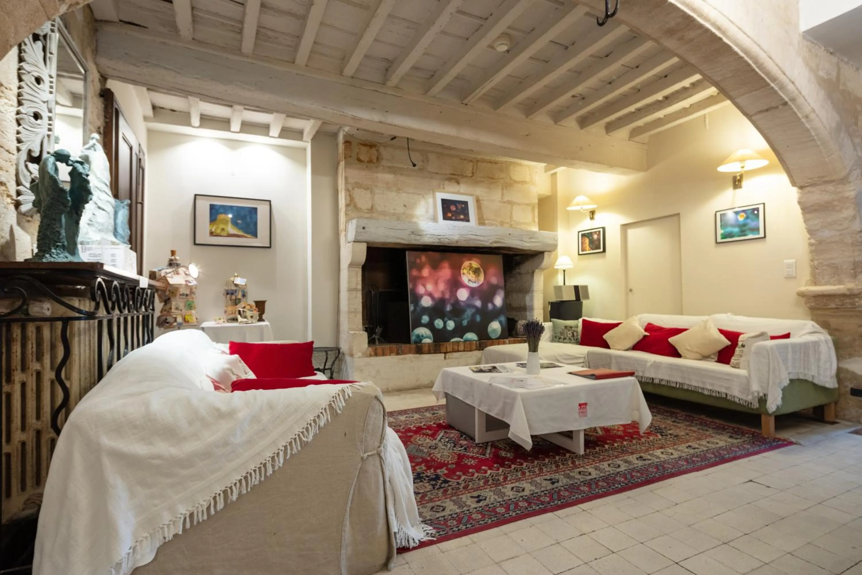 Living room, Bed in Hotel De L'Atelier