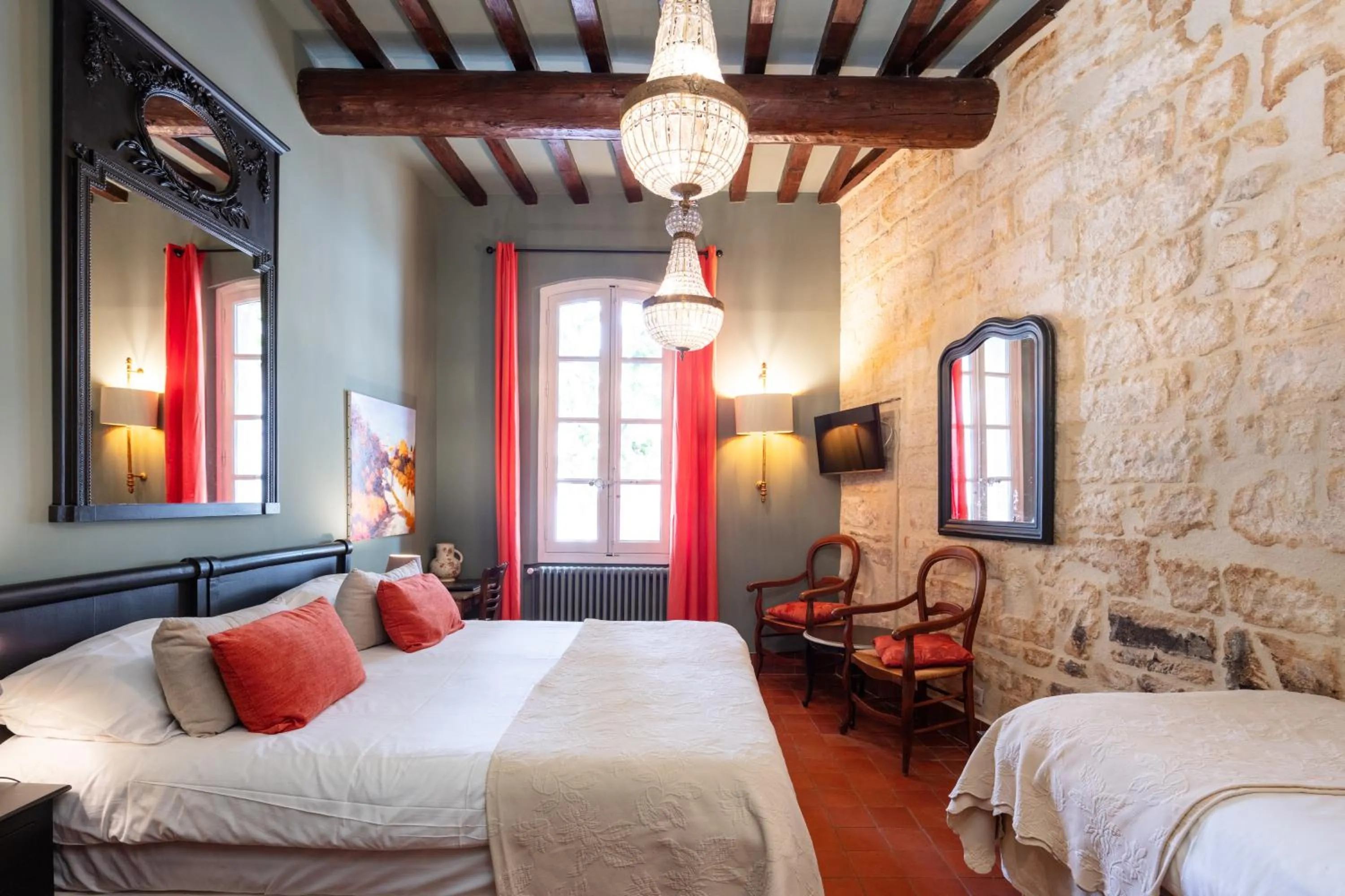 Property building, Bed in Hotel De L'Atelier