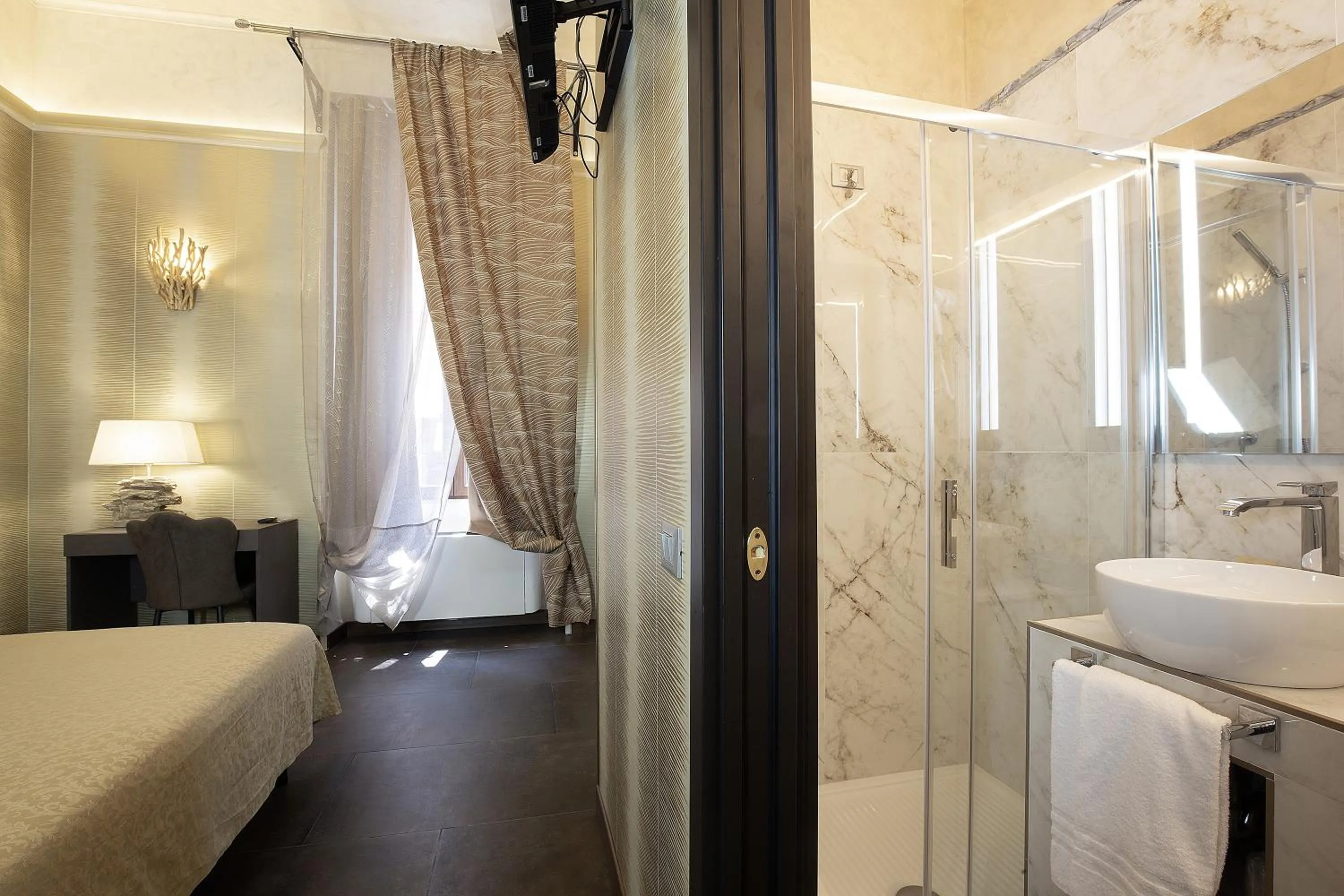 Toilet, Bed in Antica Dimora Delle Cinque Lune