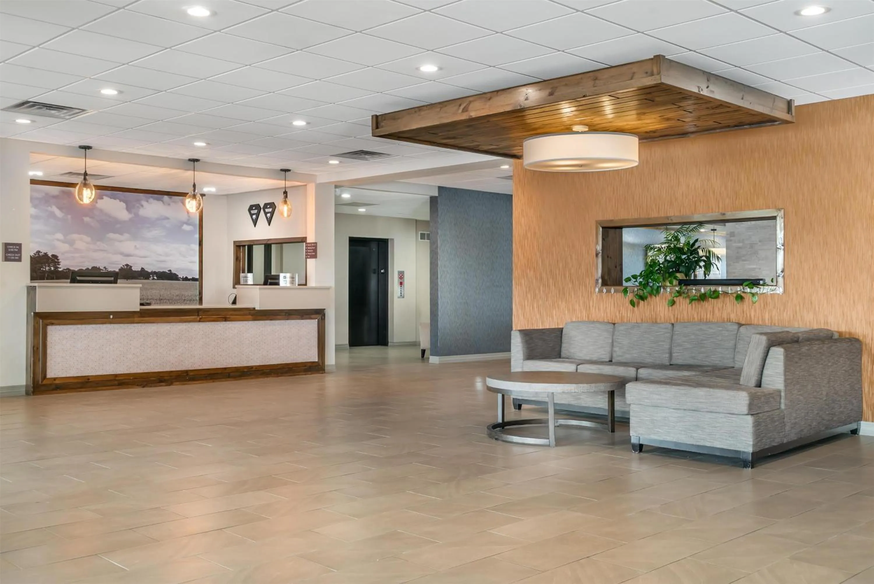 Lobby or reception in Best Western Plus Wayland Hotel
