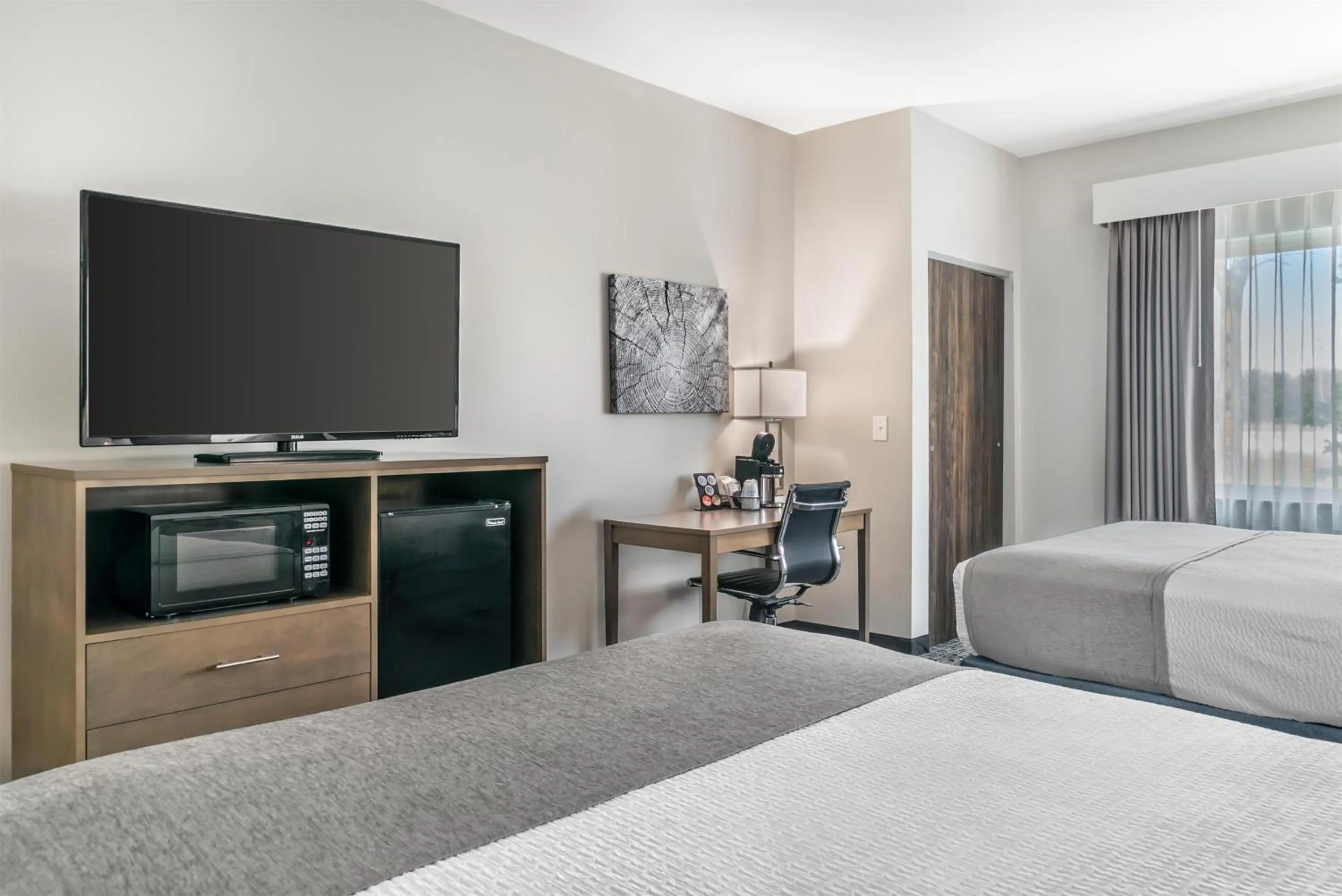 Bedroom, Bed in Best Western Plus Wayland Hotel