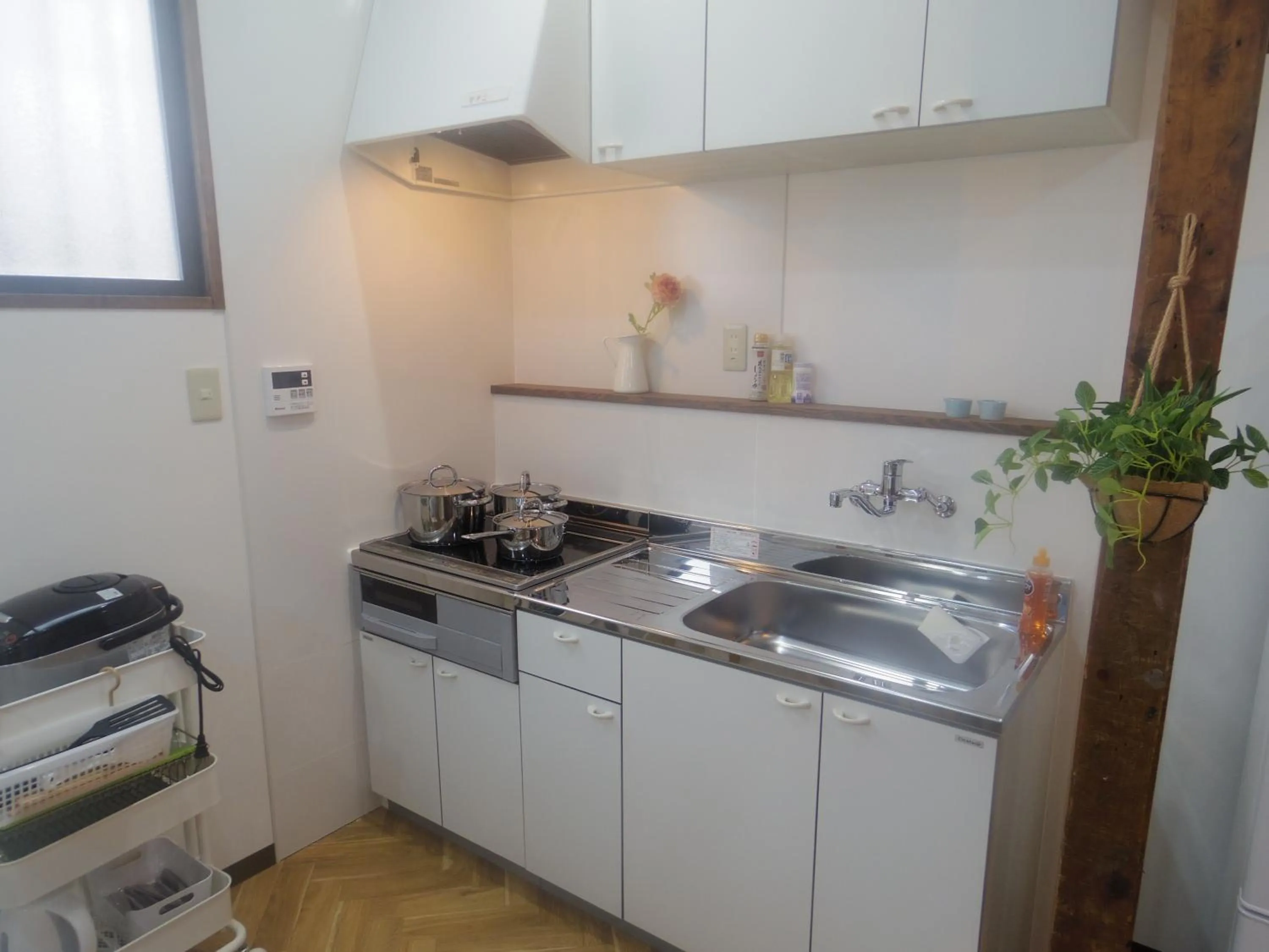 Kitchen or kitchenette in Nao's House USJ 一軒家貸切