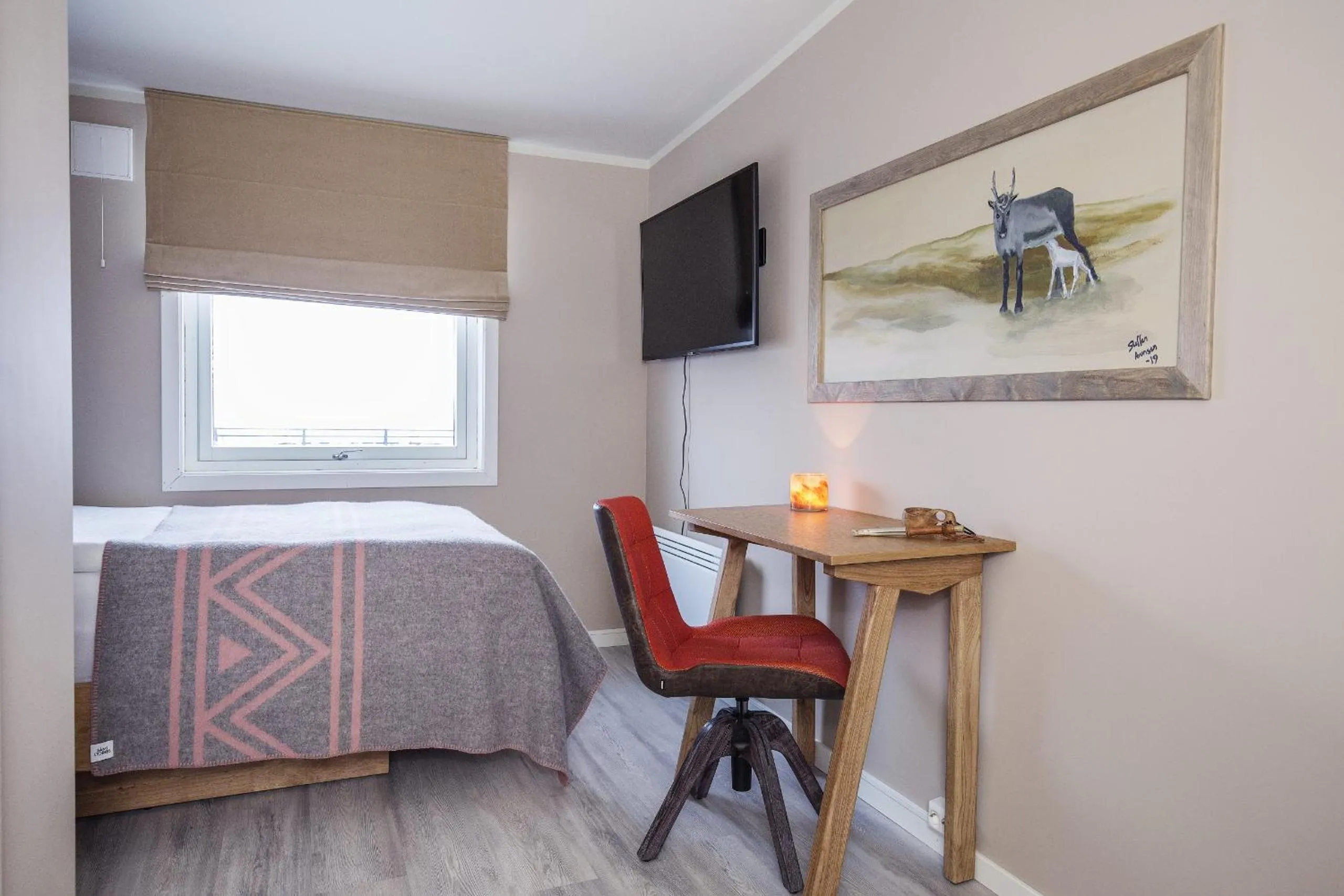 Bed in 8 Seasons Hotel